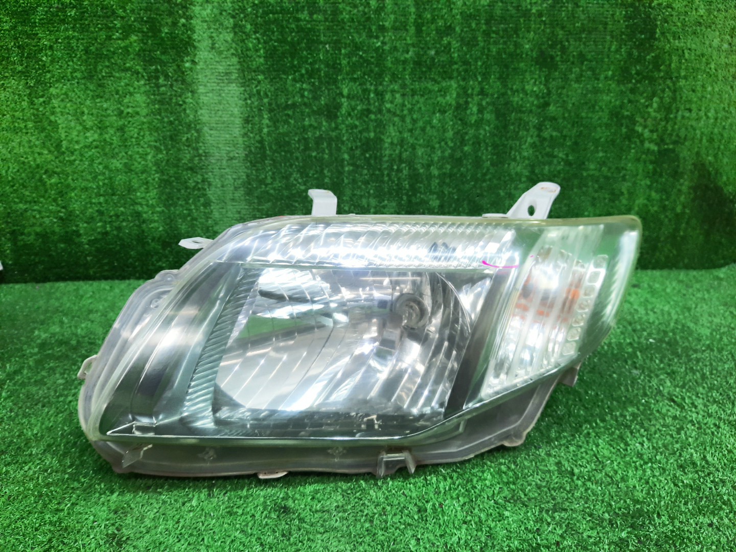 Фара левая передняя TOYOTA AXIO, COROLLA FIELDER, COROLLA  AXIO, FIELDER NZE141, NZE144, ZRE142, ZRE144, ZRE144G, ZRE142G, NZE144G, NZE141G 1 ракурс