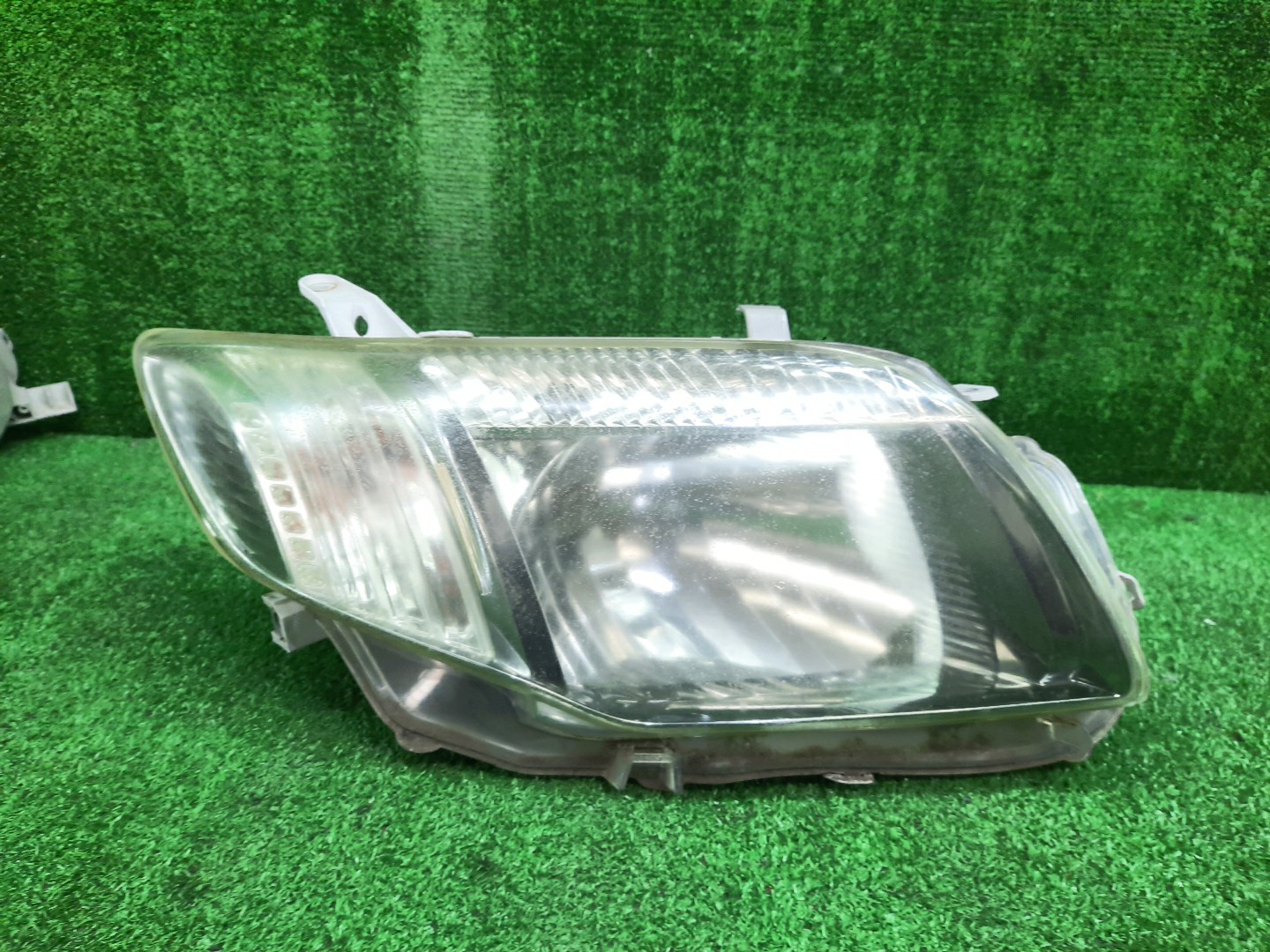 Фара правая передняя TOYOTA AXIO, COROLLA FIELDER, COROLLA  AXIO, FIELDER NZE141, NZE144, ZRE142, ZRE144, ZRE144G, ZRE142G, NZE144G, NZE141G 1 ракурс