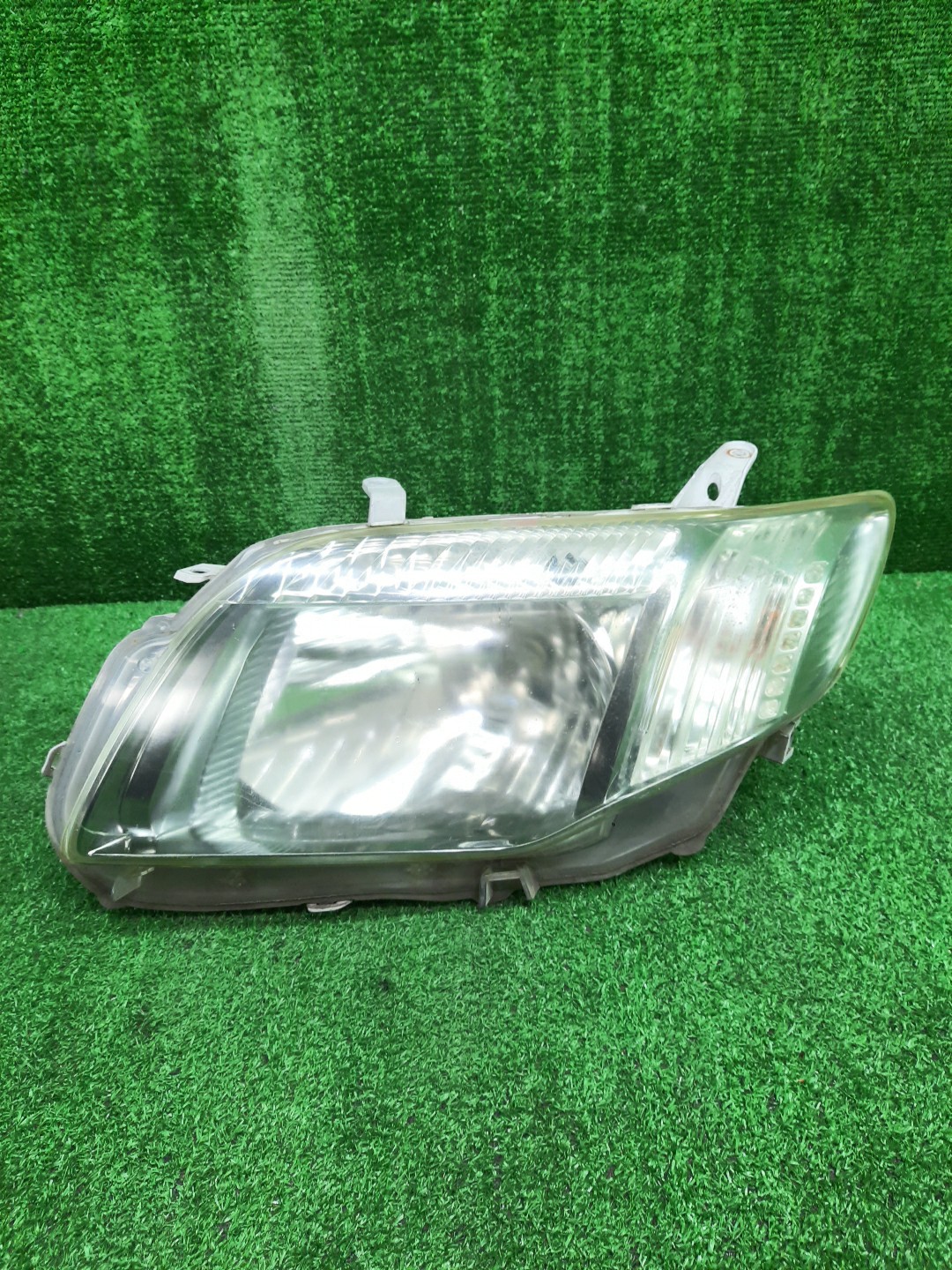 Фара левая передняя TOYOTA AXIO, COROLLA FIELDER, COROLLA  AXIO, FIELDER NZE141, NZE144, ZRE142, ZRE144, ZRE144G, ZRE142G, NZE144G, NZE141G 1 ракурс