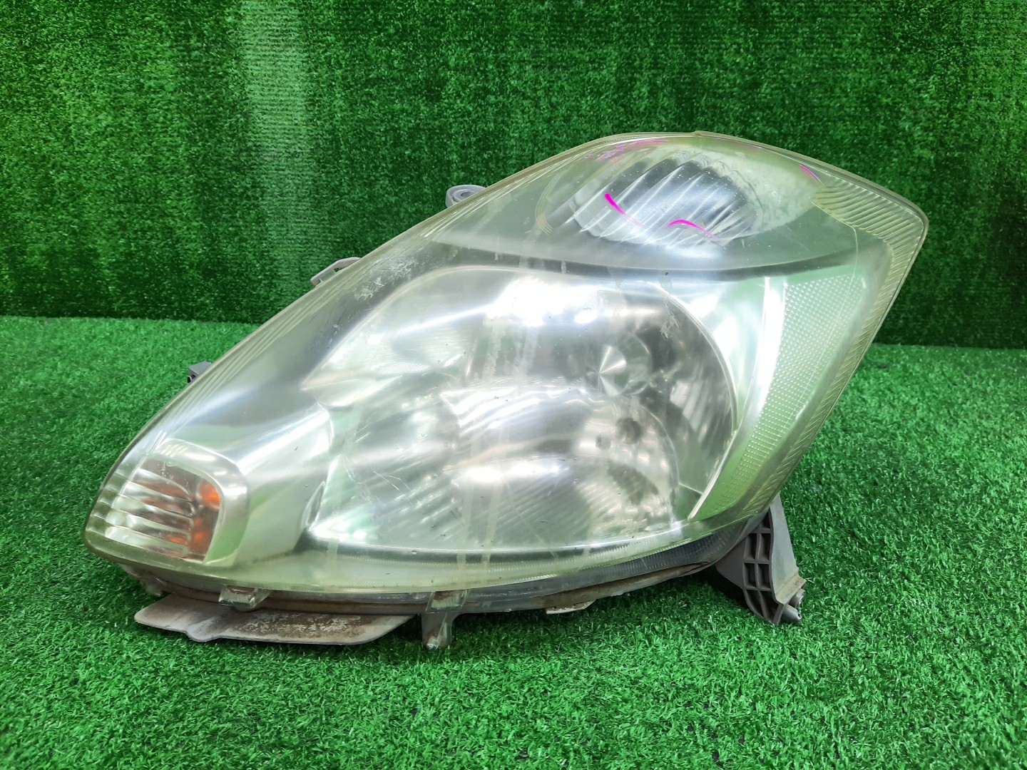 Фара левая передняя TOYOTA PASSO, BOON KGC15, KGC10, QNC10, M301S, M310S, M312S, M300S 1 ракурс Фара левая передняя TOYOTA PASSO, BOON KGC15, KGC10, QNC10, M301S, M310S, M312S, M300S 1 ракурс
