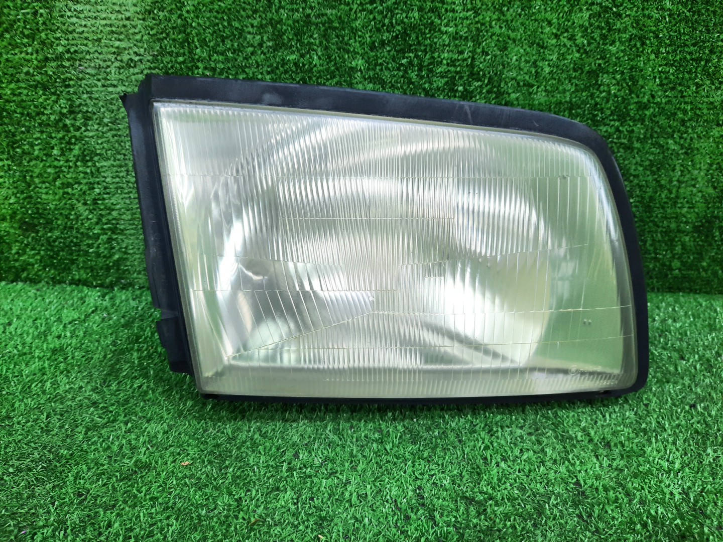 Фара правая передняя MAZDA DELICA, BONGO, VANETTE SKF2LM, SK82TM, SK22L, SK82M, SK82V, SK82T, SK22M, SK22V, SKF2V, SK82VN, SKF2TN, SK82TN, SK22TN 1 ракурс