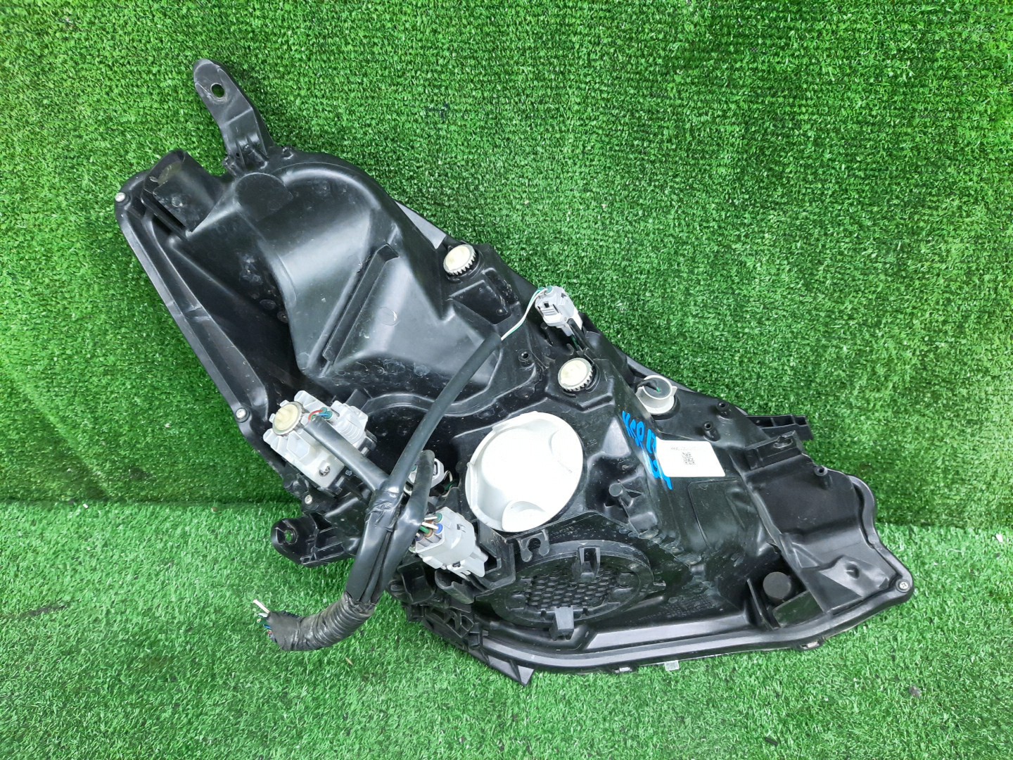 Фара левая передняя TOYOTA VITZ, YARIS KSP130, NSP130, NSP135, NCP131 3 ракурс