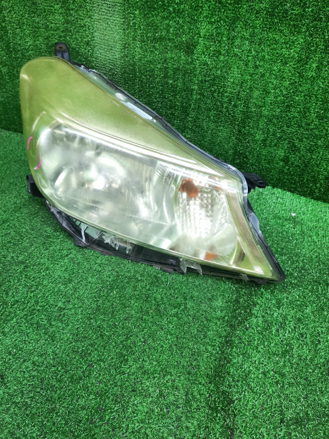 Фара правая передняя TOYOTA VITZ, YARIS KSP130, NSP130, NSP135, NCP131 1 ракурс