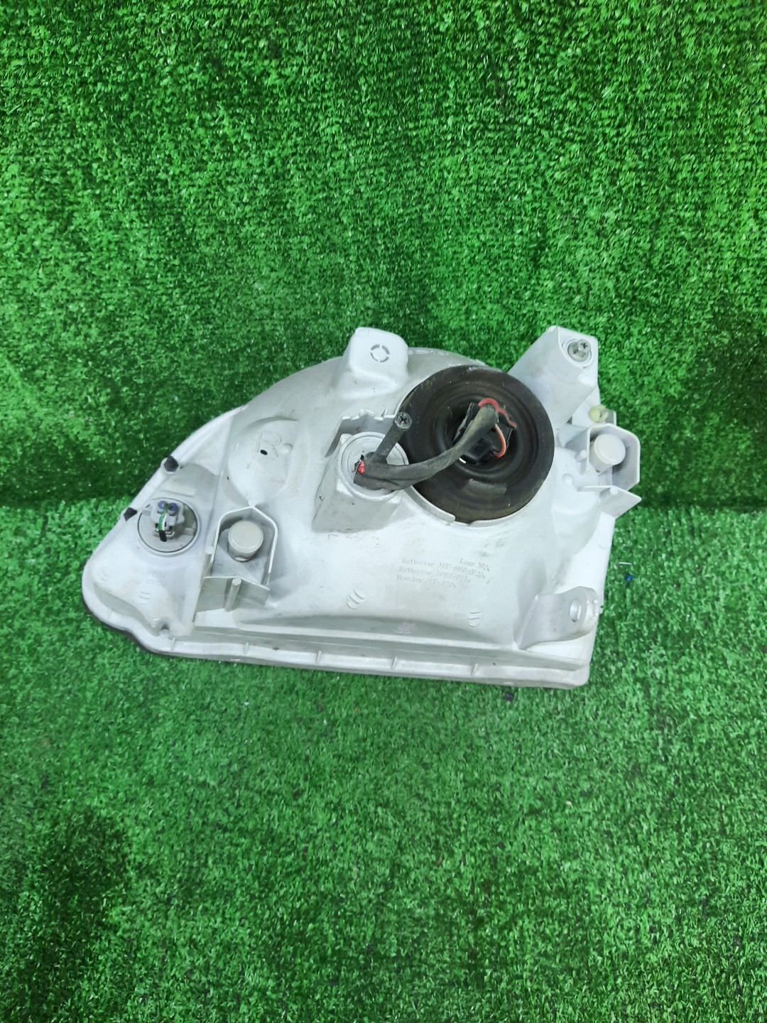 Фара правая передняя TOYOTA HIACE TRH102V, TRH112V, LH129V, YY101, KZH138V, KZH100G, KZH106G, LH100G, LH107G, LH119V, LH186, KZH120G, LH172V, LH106, LH113V, RZH101G, KZH116G, KZH126G, LH178V, RZH100G, LH109, RZH102V, LH103V, LH168V 3 ракурс