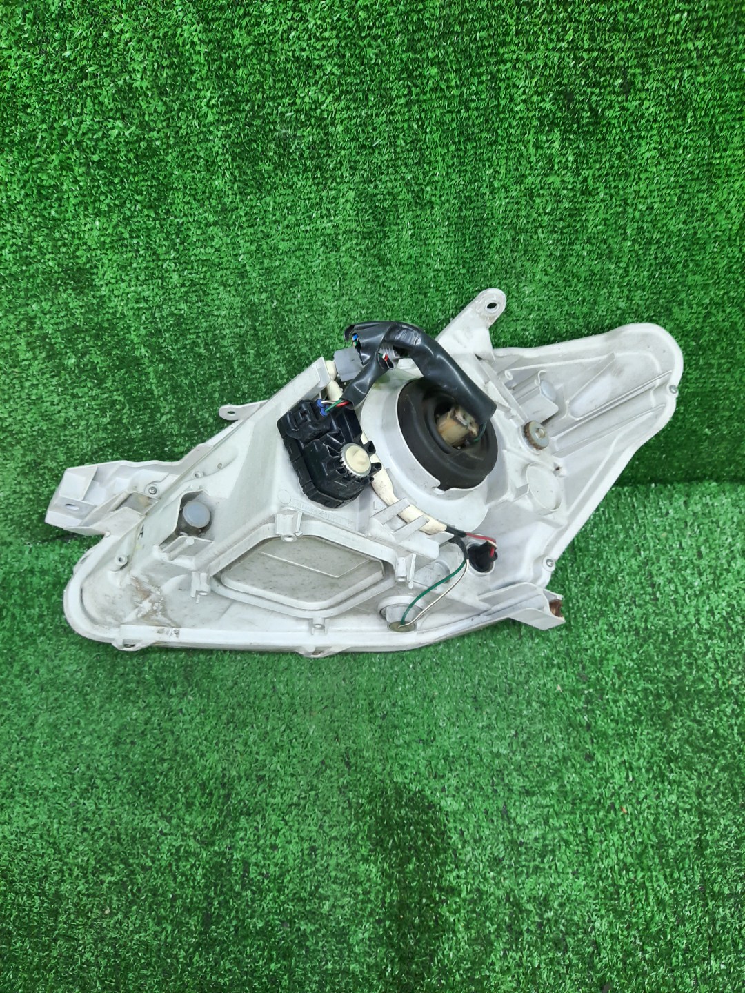 Фара правая передняя TOYOTA BELTA NCP96, KSP90, KSP92, SCP92 3 ракурс