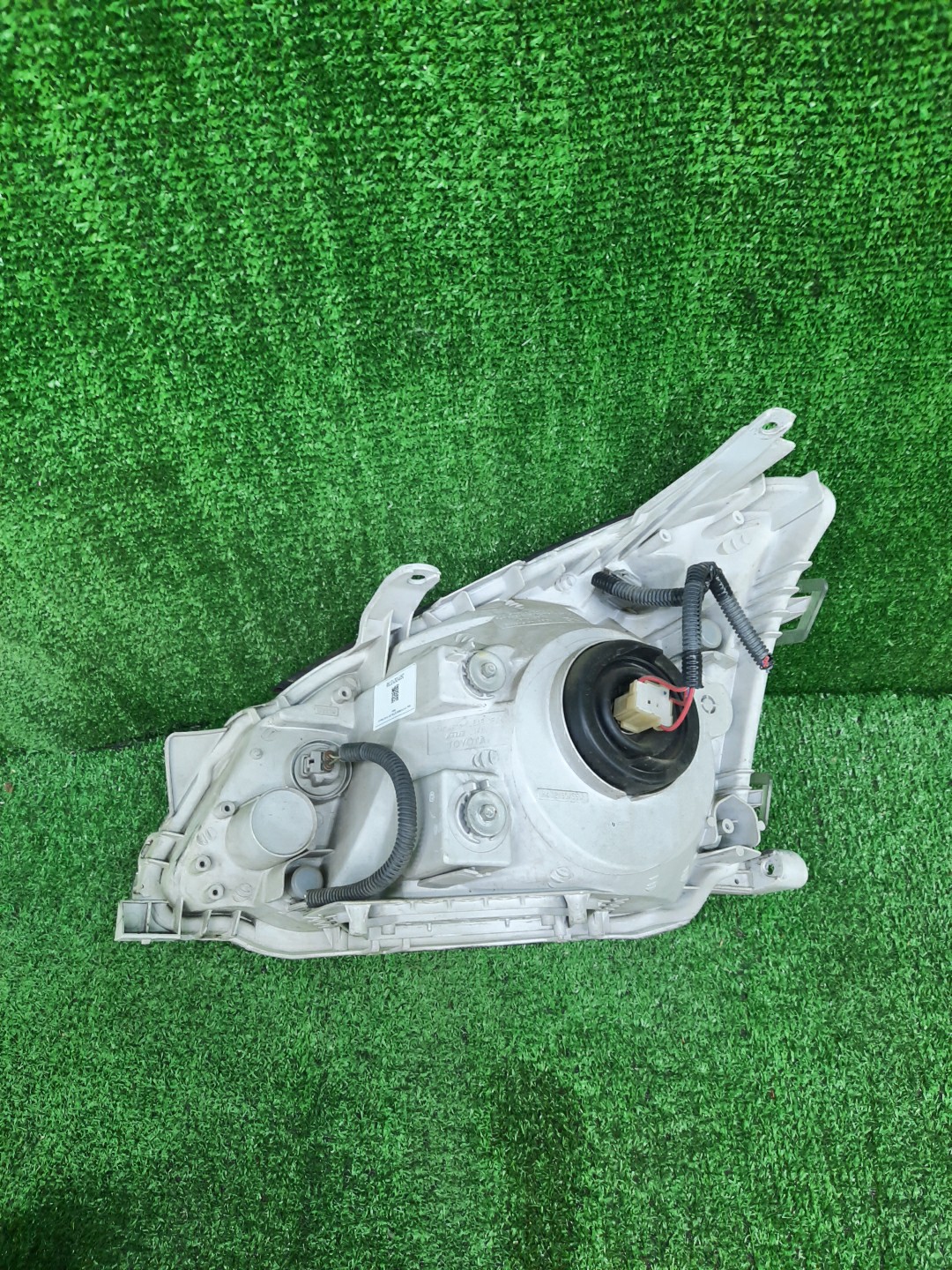 Фара правая передняя TOYOTA PREMIO ZZT240, NZT240, AZT240, ZZT245 3 ракурс