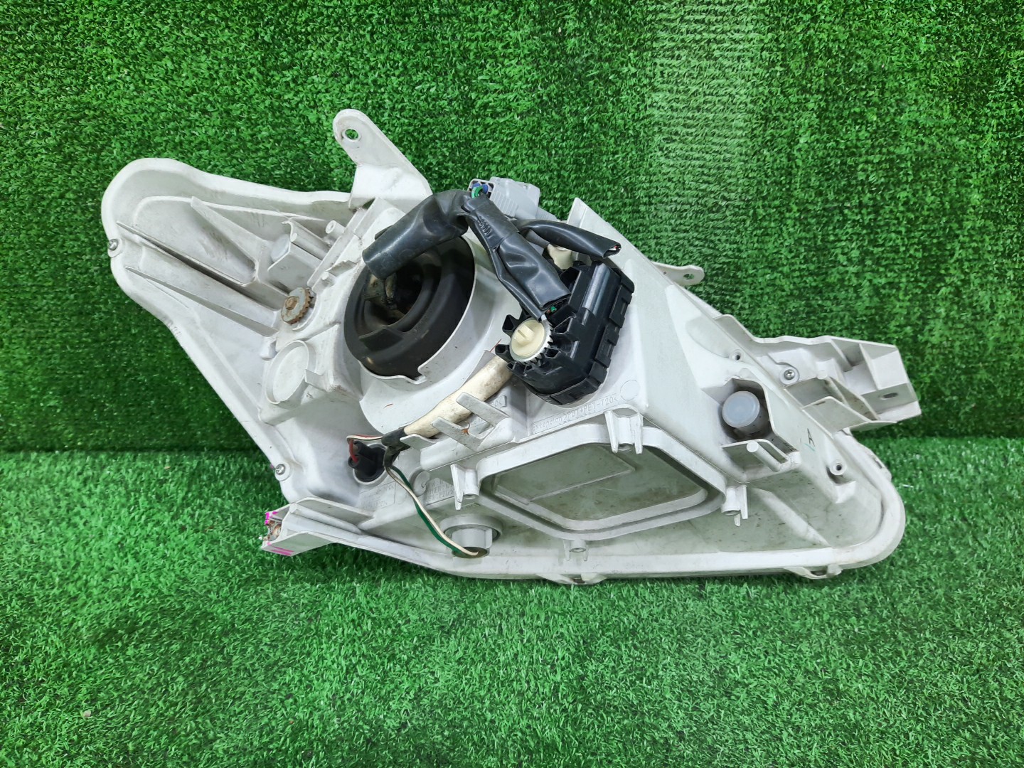 Фара левая передняя TOYOTA BELTA NCP96, KSP90, KSP92, SCP92 2 ракурс