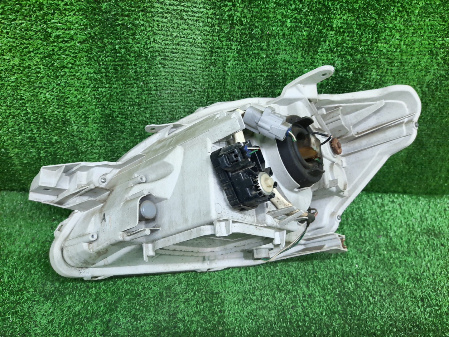 Фара правая передняя TOYOTA BELTA NCP96, KSP90, KSP92, SCP92 2 ракурс
