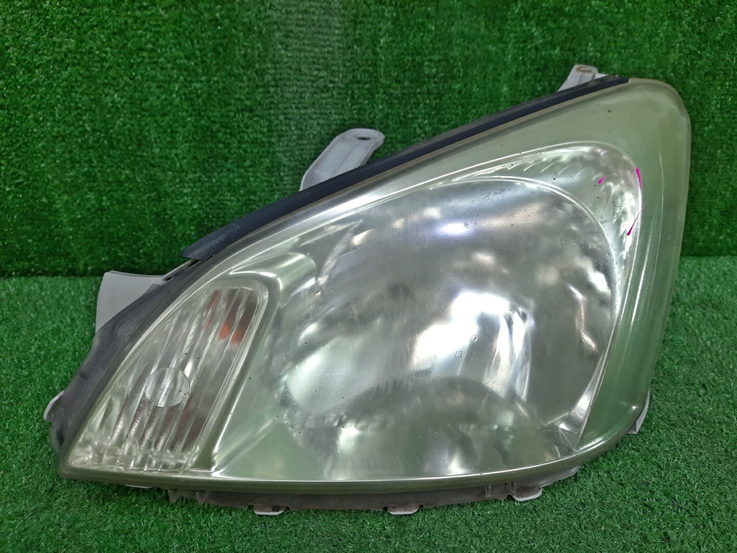 Фара левая передняя TOYOTA PREMIO ZZT240, NZT240, AZT240, ZZT245 1 ракурс Фара левая передняя TOYOTA PREMIO ZZT240, NZT240, AZT240, ZZT245 1 ракурс
