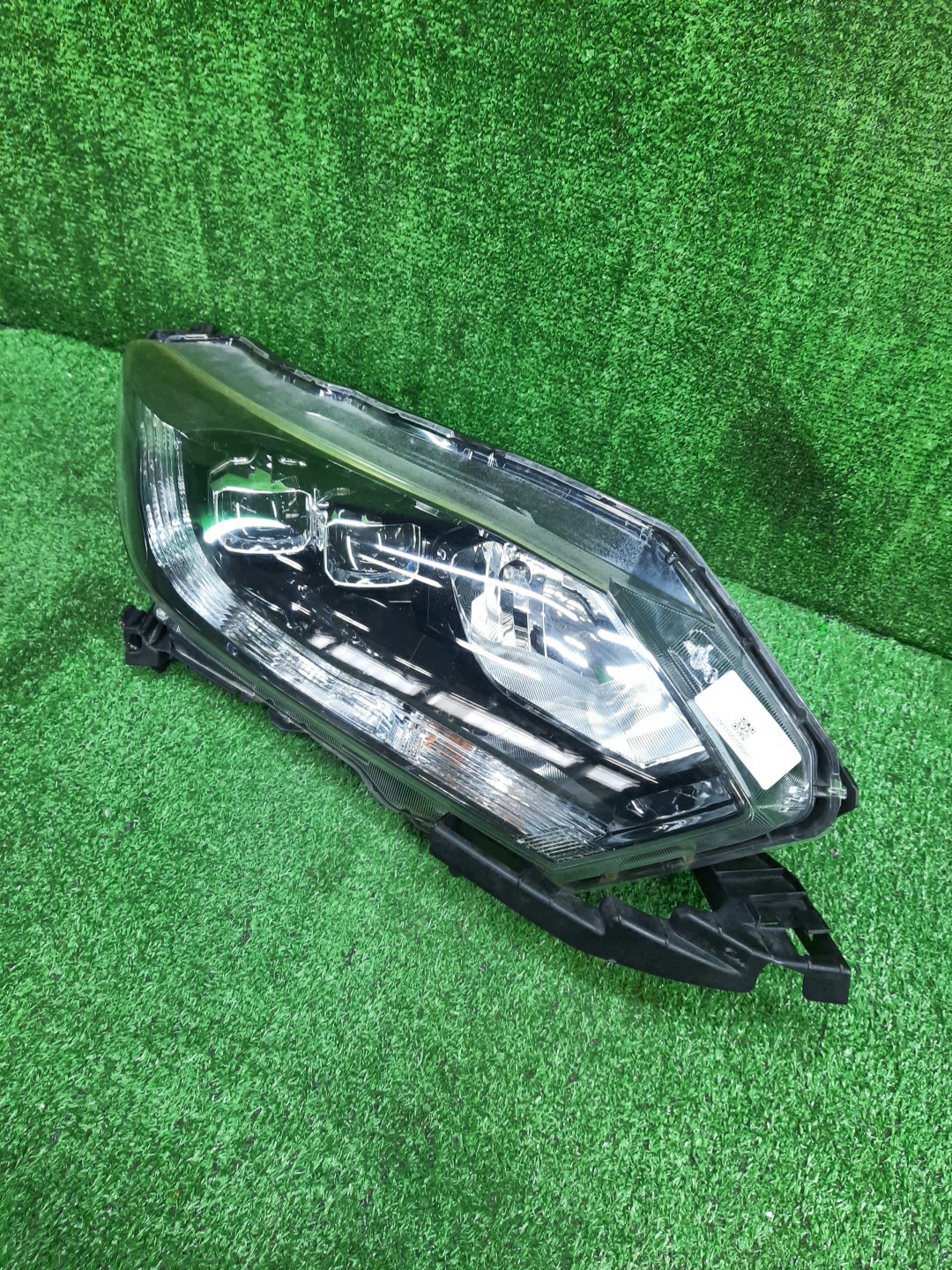 Фара правая передняя HONDA VEZEL RU1, RU3, RU4, RU2 1 ракурс