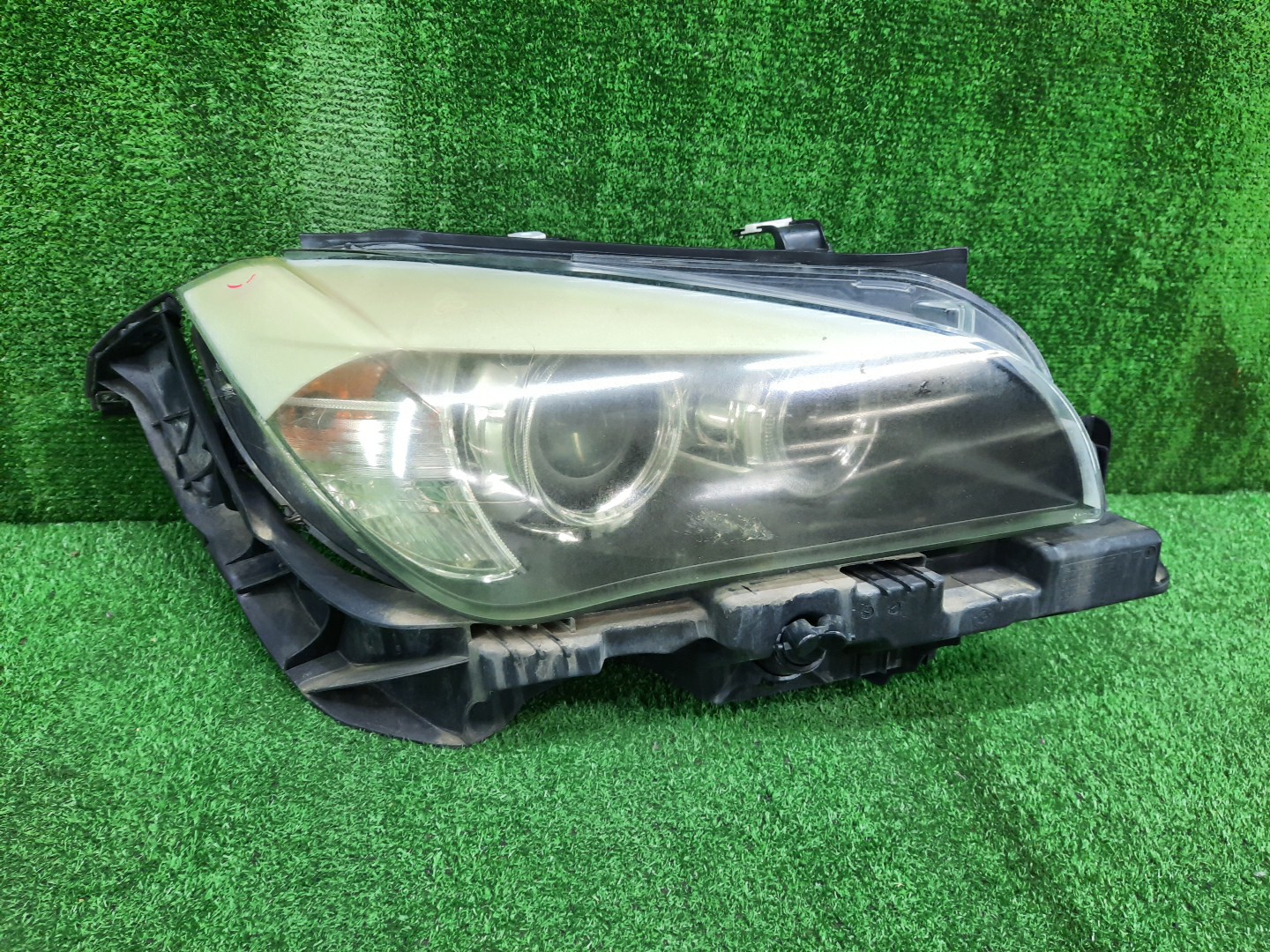 Фара правая передняя BMW X1 E84 1 ракурс