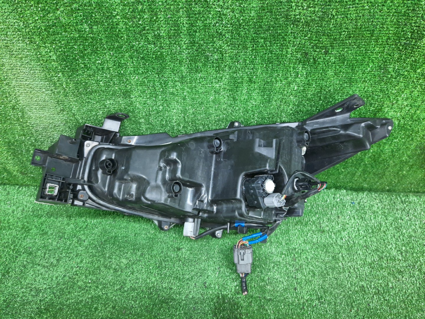 Фара правая передняя MAZDA AXELA, MAZDA 3, 3 BMLFS, BM6FJ, BM2AS, BM2FP, BM2AP, BM5FP, BM5FS, BM5AS, BM5AP, BM2FS, BYEFP, BMEFS, BM 3 ракурс