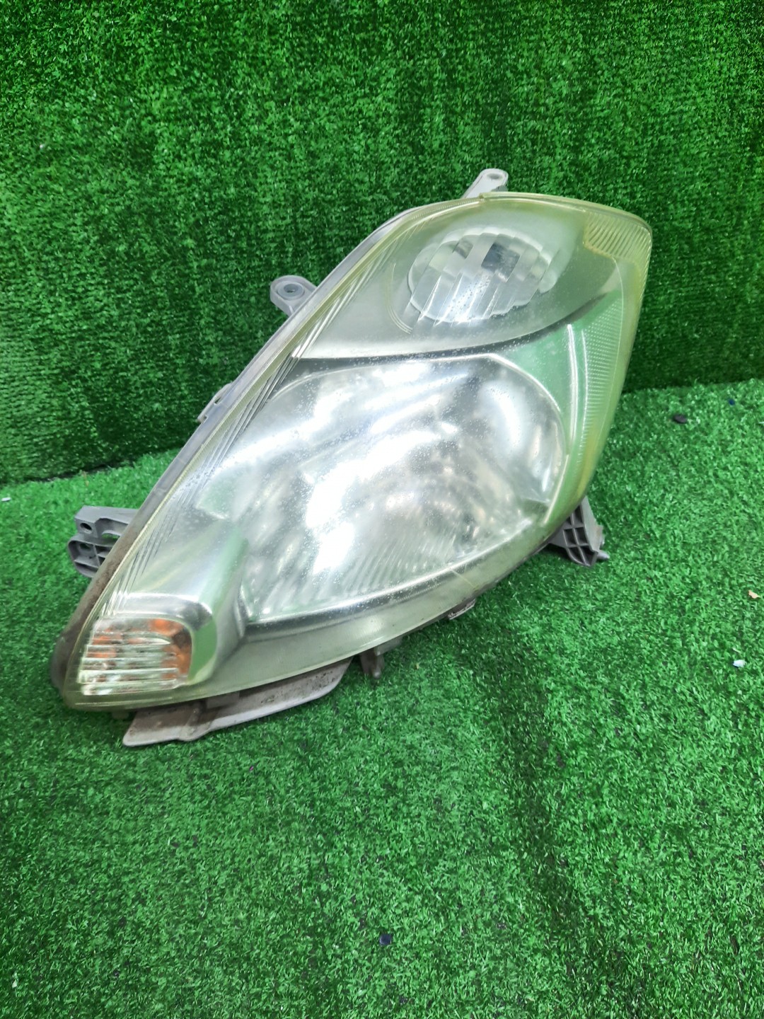 Фара левая передняя TOYOTA PASSO, BOON KGC15, KGC10, QNC10, M301S, M310S, M312S, M300S 1 ракурс Фара левая передняя TOYOTA PASSO, BOON KGC15, KGC10, QNC10, M301S, M310S, M312S, M300S 1 ракурс