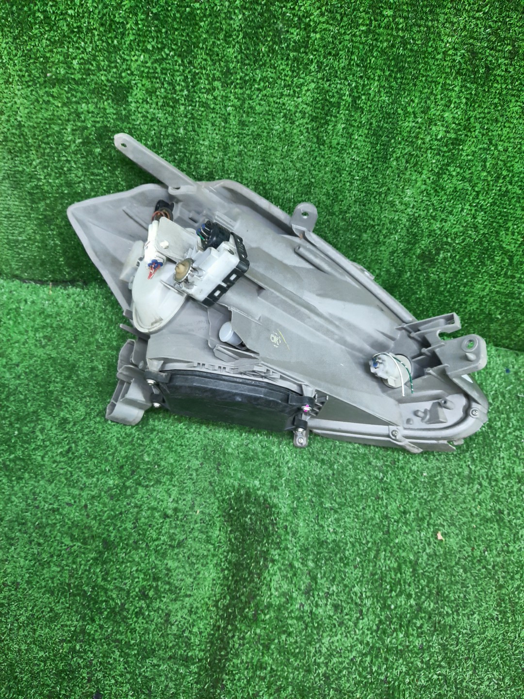 Фара левая передняя TOYOTA PASSO, BOON KGC15, KGC10, QNC10, M301S, M310S, M312S, M300S 3 ракурс