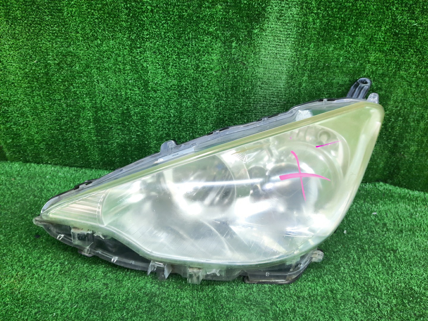 Фара левая передняя TOYOTA AQUA NHP10 1 ракурс