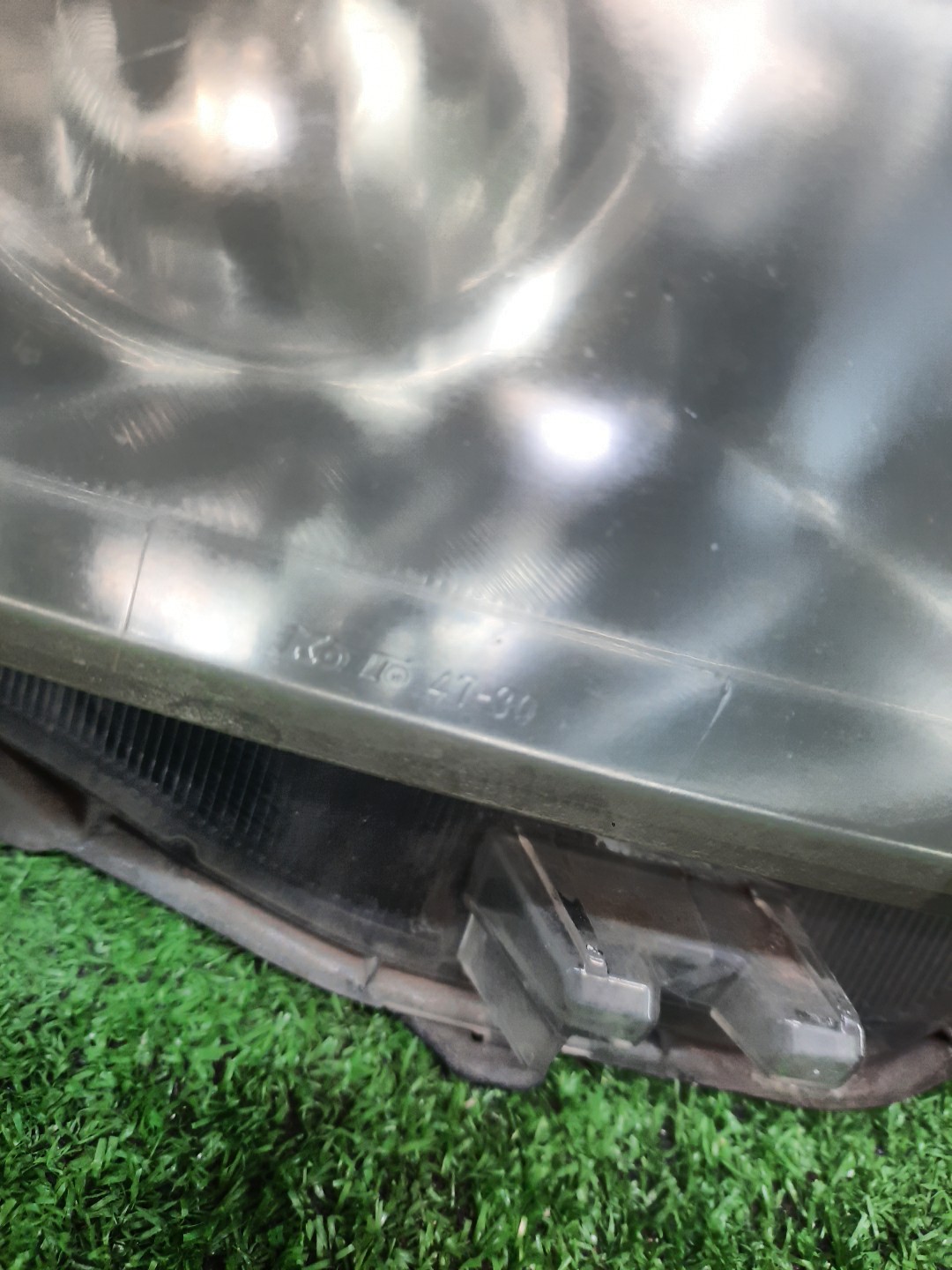 Фара правая передняя TOYOTA PRIUS ZVW30 2 ракурс