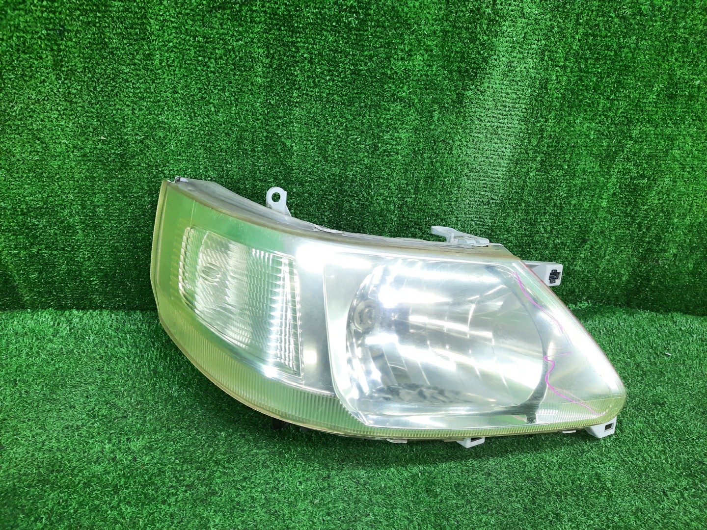 Фара правая передняя NISSAN SERENA TNC24, TC24, RC24, PC24, PNC24, VC24, VNC24 1 ракурс