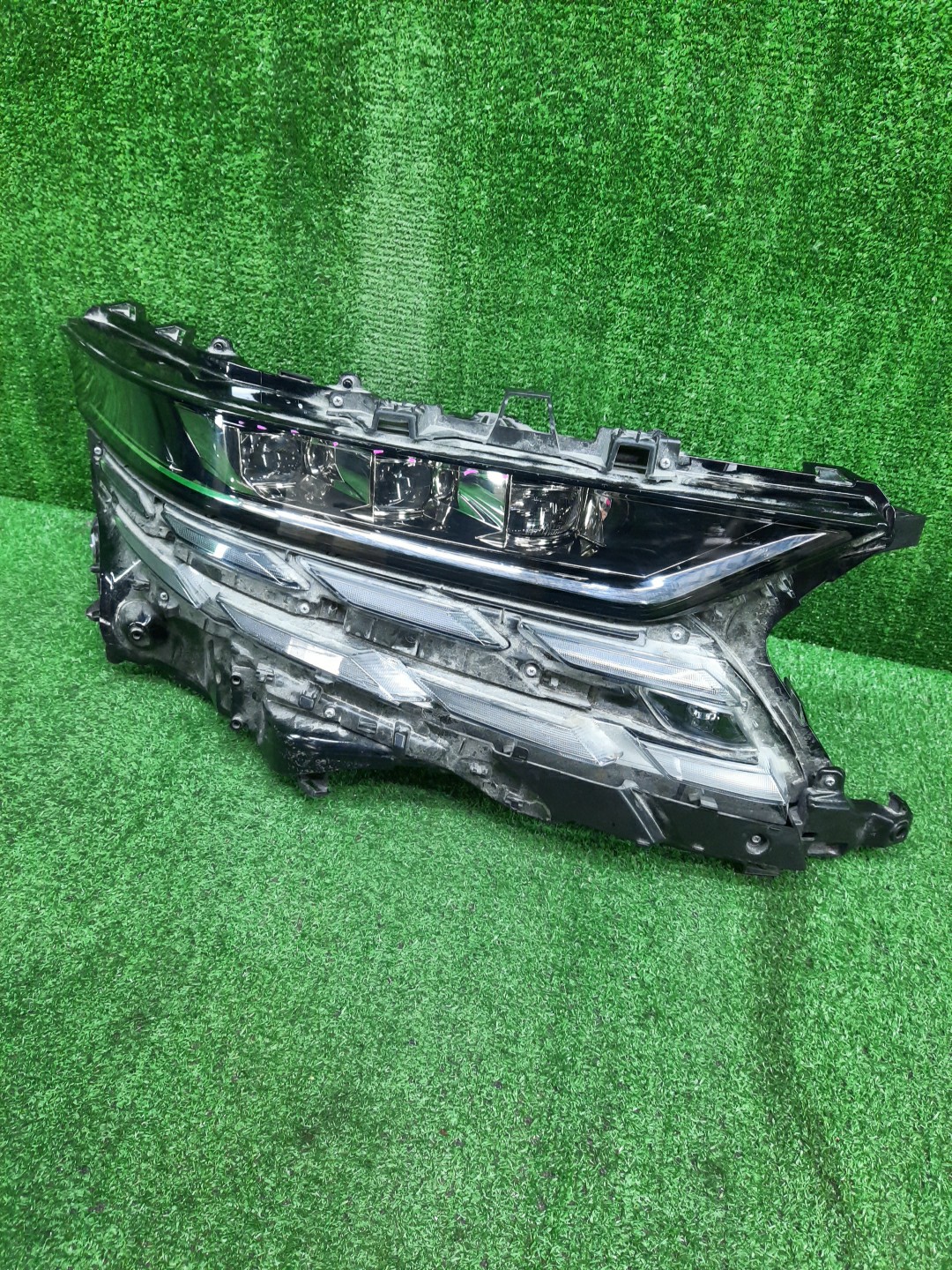 Фара правая передняя TOYOTA ALPHARD AGH40W 1 ракурс