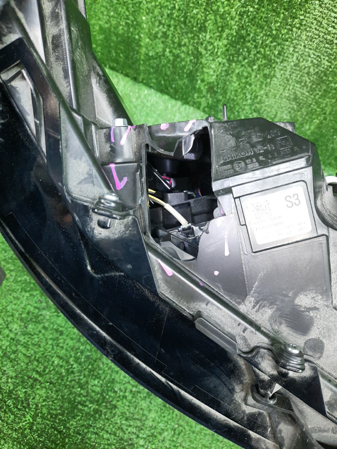 Фара правая передняя TOYOTA ALPHARD AGH40W 3 ракурс