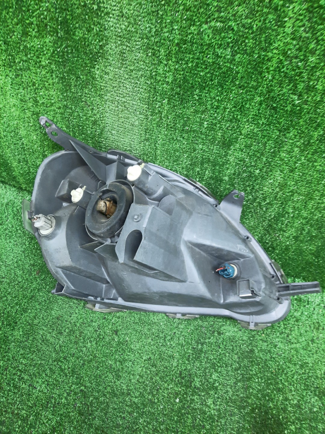 Фара левая передняя TOYOTA VITZ, YARIS SCP10, NCP10, SCP13, NCP15, NCP11, NCP13 3 ракурс