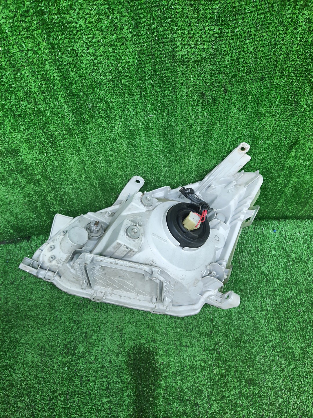 Фара правая передняя TOYOTA PREMIO ZZT240, NZT240, AZT240, ZZT245 3 ракурс