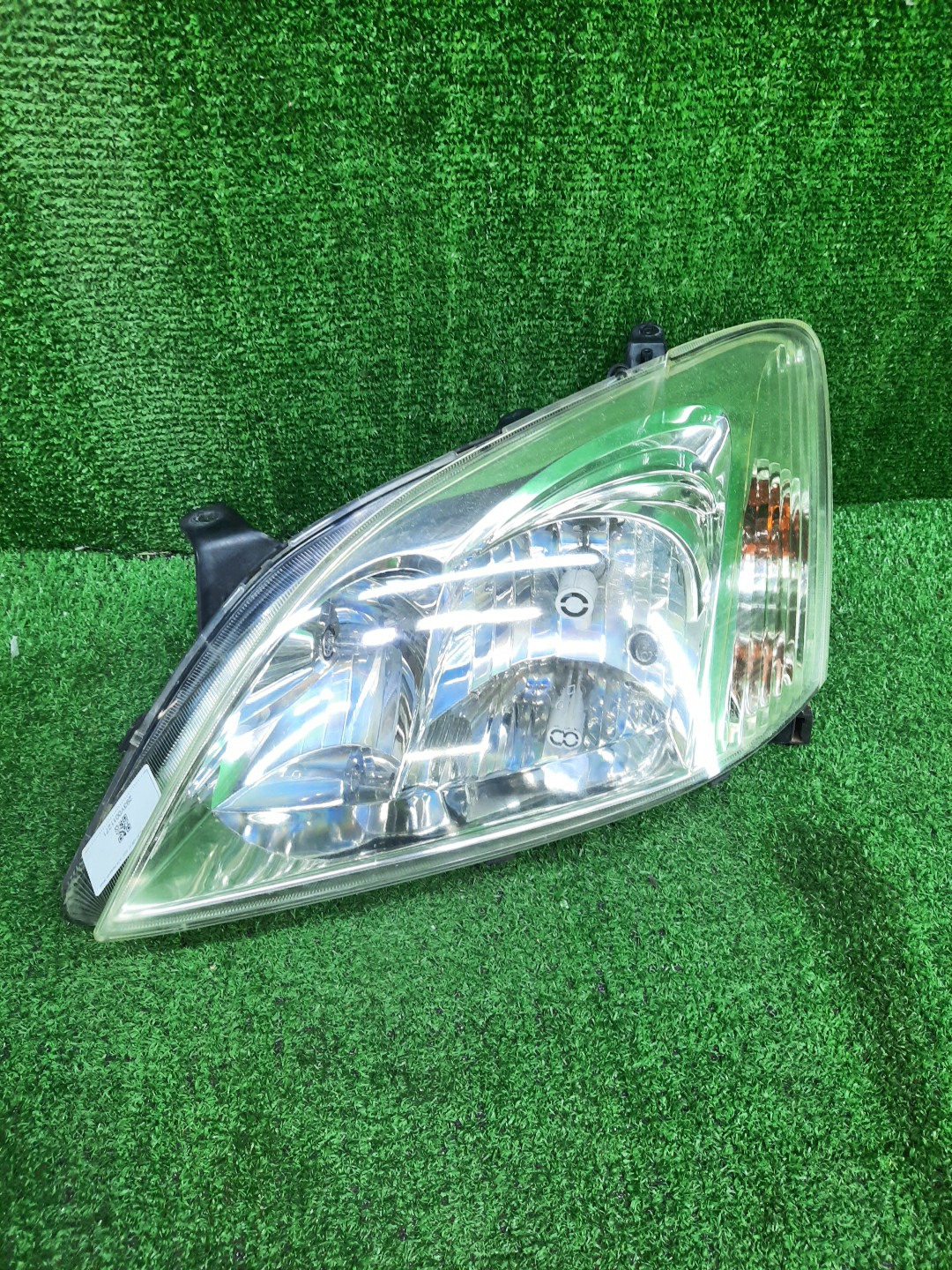 Фара левая передняя TOYOTA ALLEX, COROLLA RUNX ZZE124, NZE121, ZZE122, ZZE123, NZE124 1 ракурс
