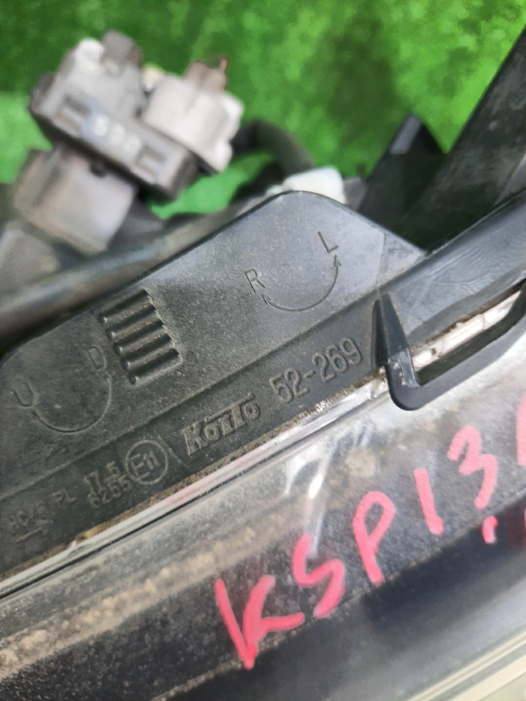 Фара левая передняя TOYOTA VITZ, YARIS KSP130, NSP130, NSP135, NCP131 3 ракурс