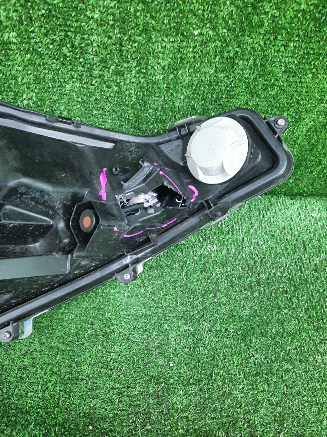 Фара левая передняя TOYOTA AQUA NHP10 3 ракурс