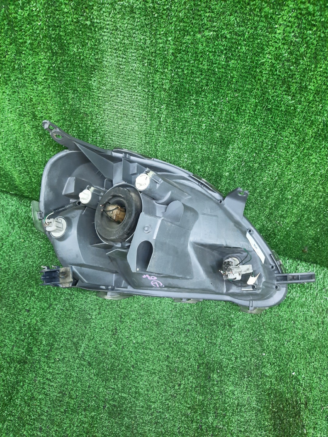 Фара левая передняя TOYOTA VITZ, YARIS SCP10, NCP10, SCP13, NCP15, NCP11, NCP13 2 ракурс