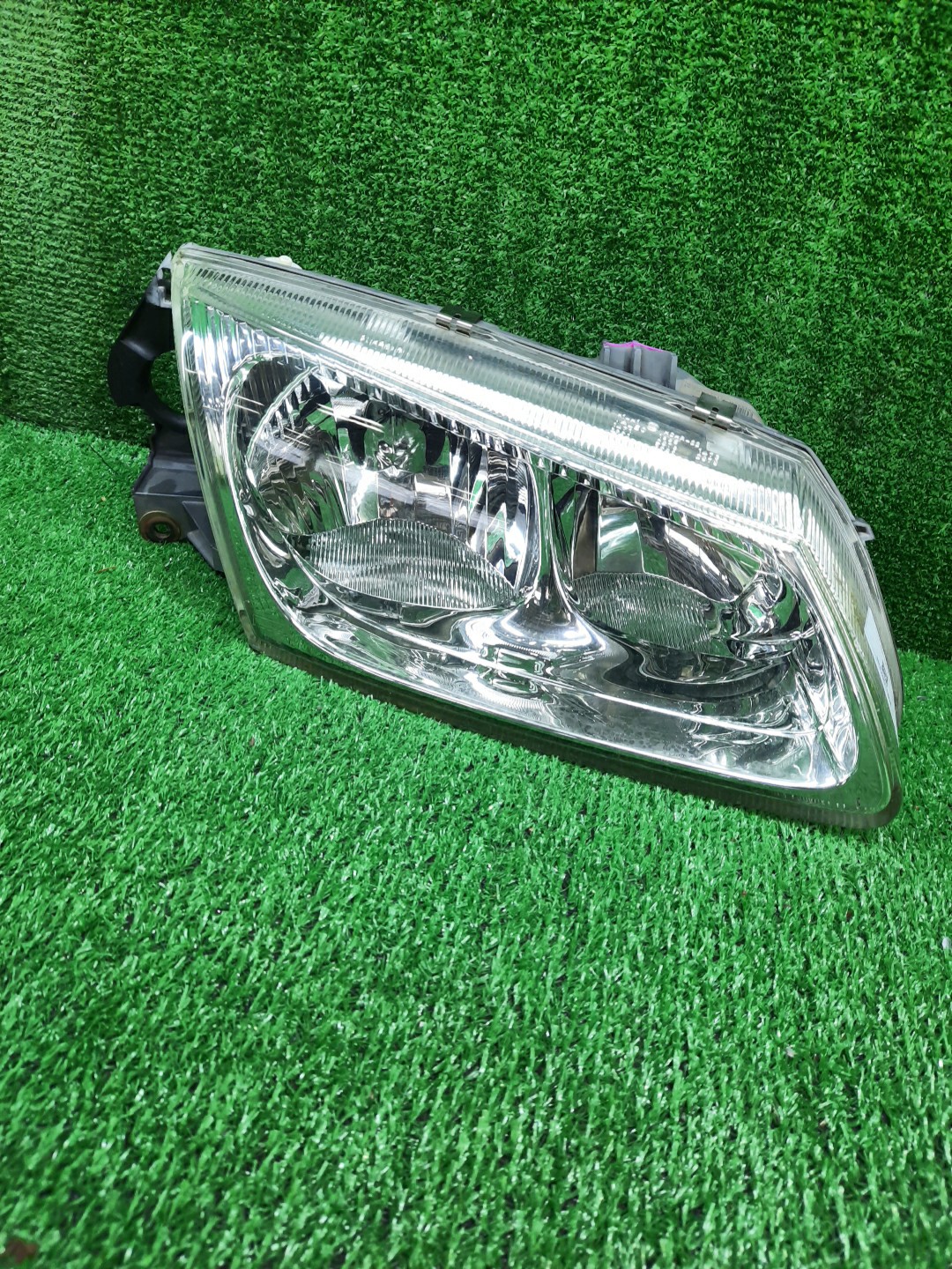 Фара правая передняя NISSAN BLUEBIRD SYLPHY G10, QG10, FG10, TG10, QNG10 1 ракурс