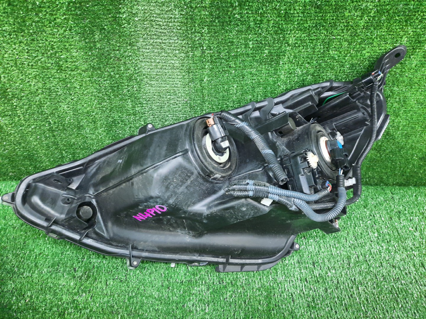 Фара правая передняя TOYOTA AQUA NHP10 3 ракурс