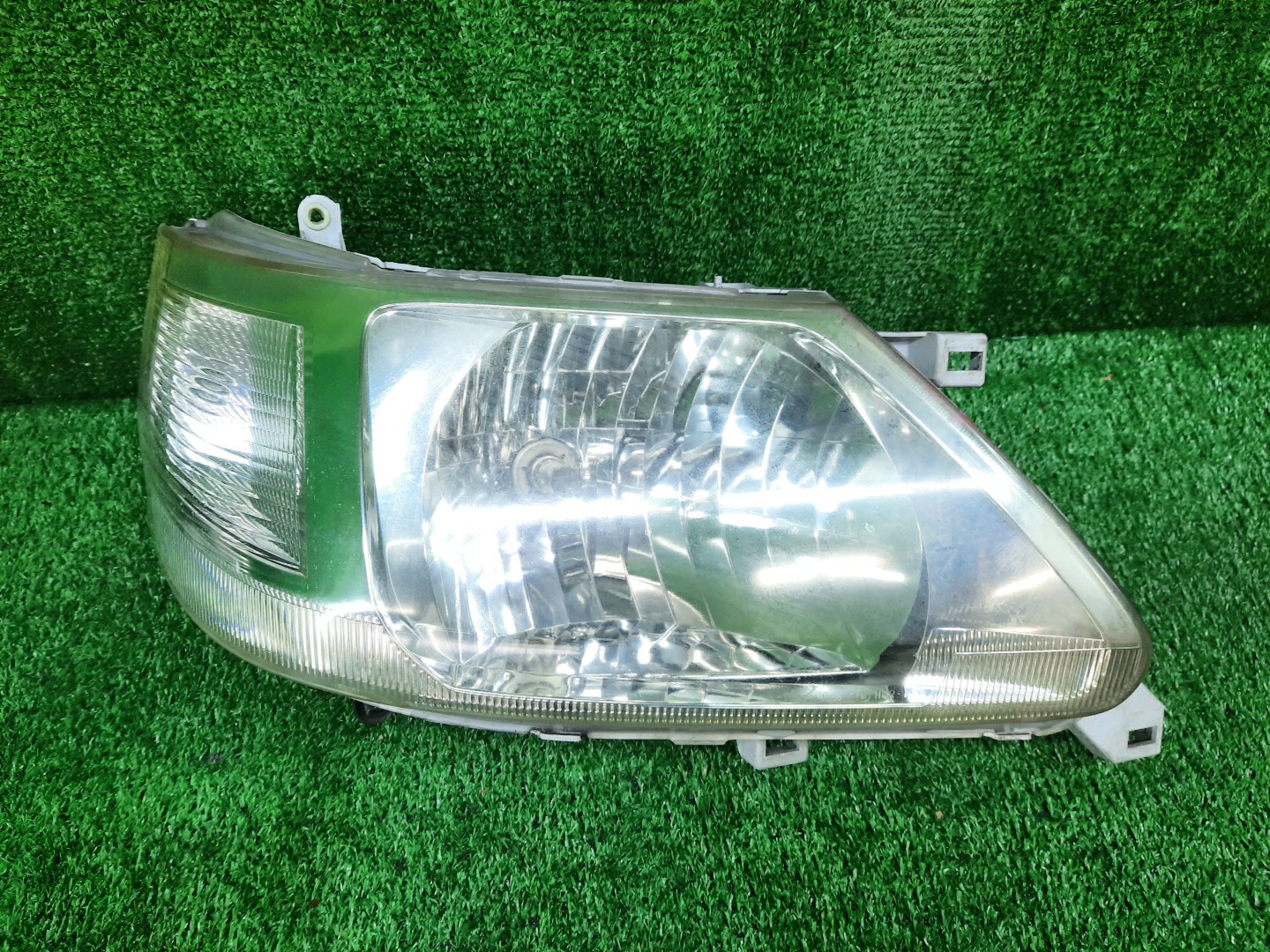 Фара правая передняя NISSAN SERENA TNC24, TC24, RC24, PC24, PNC24, VC24, VNC24 1 ракурс