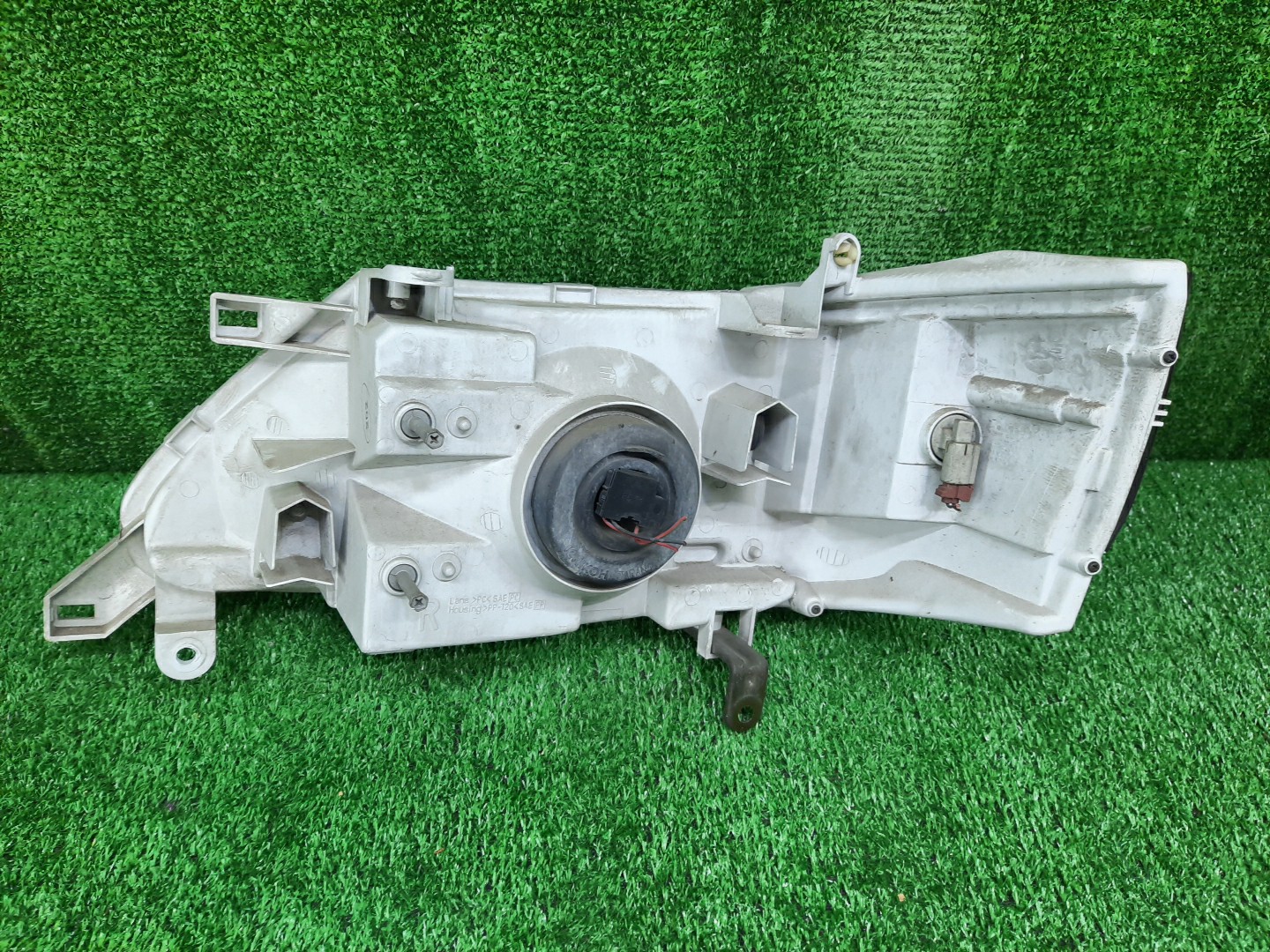 Фара правая передняя NISSAN SERENA TNC24, TC24, RC24, PC24, PNC24, VC24, VNC24 2 ракурс