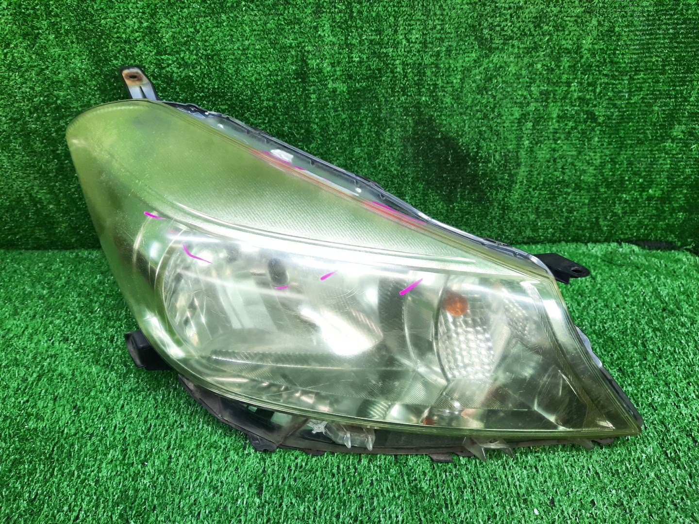 Фара правая передняя TOYOTA VITZ, YARIS KSP130, NSP130, NSP135, NCP131 1 ракурс