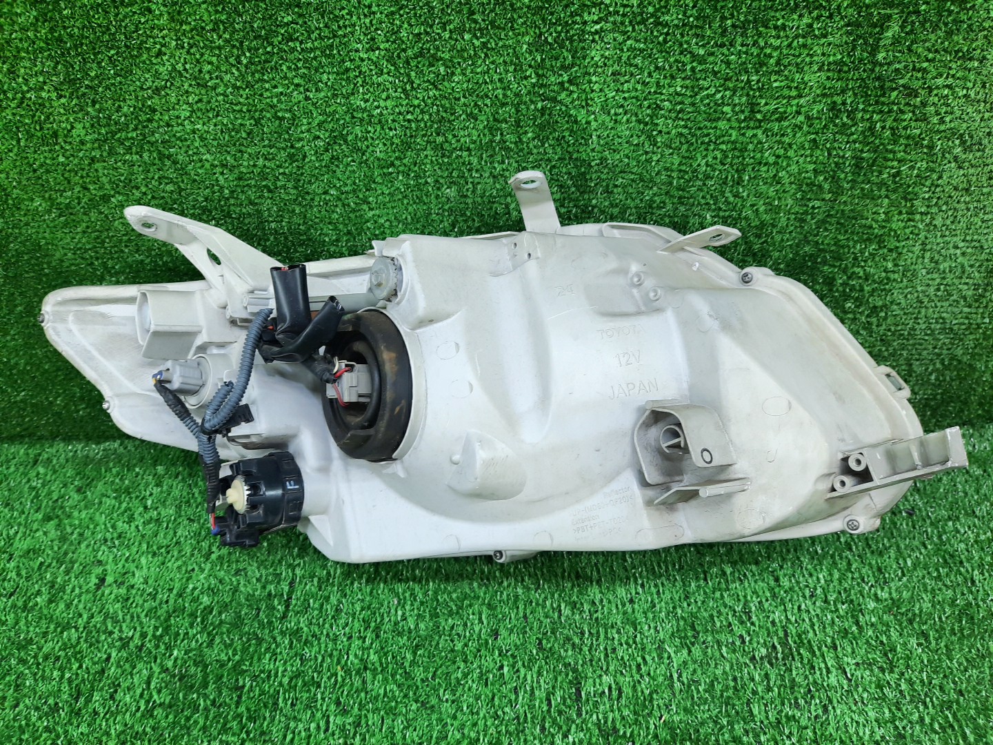 Фара левая передняя TOYOTA AXIO, COROLLA FIELDER, COROLLA AXIO, FIELDER NZE141, NZE144, ZRE142, ZRE144, ZRE144G, ZRE142G, NZE144G, NZE141G 3 ракурс Фара левая передняя TOYOTA AXIO, COROLLA FIELDER, COROLLA AXIO, FIELDER NZE141, NZE144, ZRE142, ZRE144, ZRE144G, ZRE142G, NZE144G, NZE141G 3 ракурс