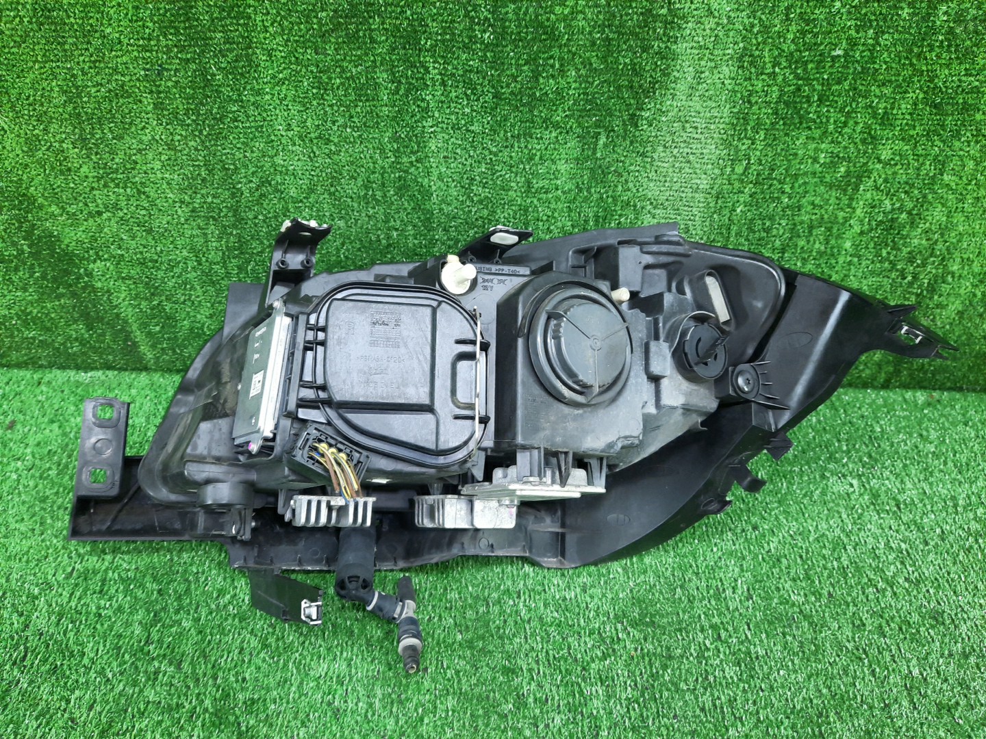 Фара правая передняя BMW X1 E84 2 ракурс