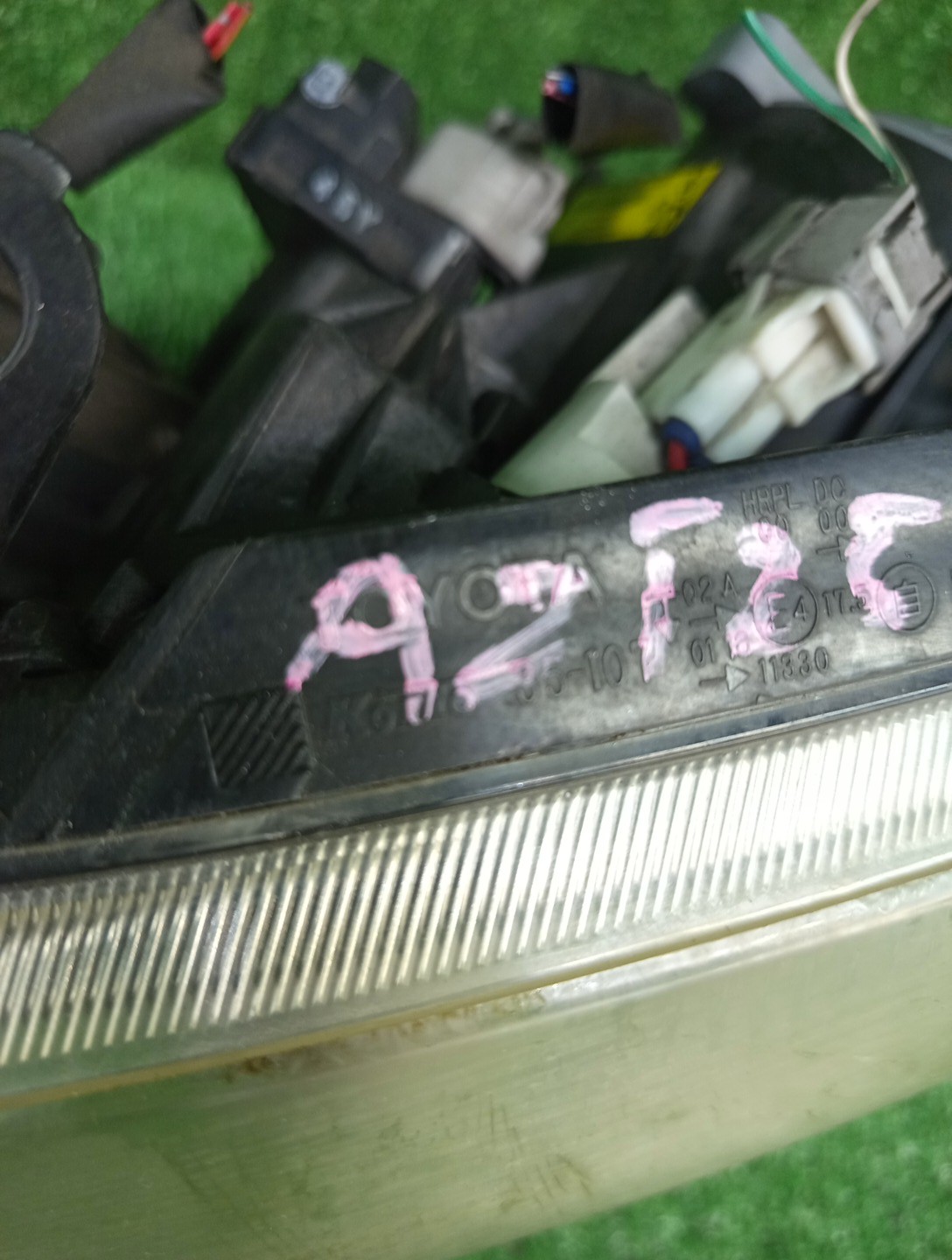 Фара левая передняя TOYOTA AVENSIS ZZT251, AZT250, AZT255, AZT251 2 ракурс