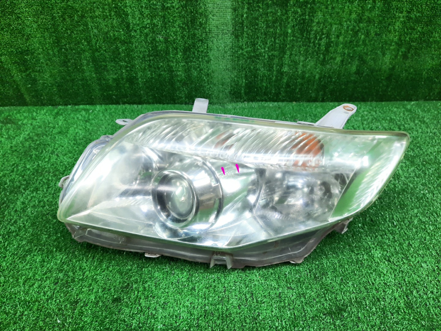 Фара левая передняя TOYOTA AXIO, COROLLA FIELDER, COROLLA AXIO, FIELDER NZE141, NZE144, ZRE142, ZRE144, ZRE144G, ZRE142G, NZE144G, NZE141G 1 ракурс Фара левая передняя TOYOTA AXIO, COROLLA FIELDER, COROLLA AXIO, FIELDER NZE141, NZE144, ZRE142, ZRE144, ZRE144G, ZRE142G, NZE144G, NZE141G 1 ракурс