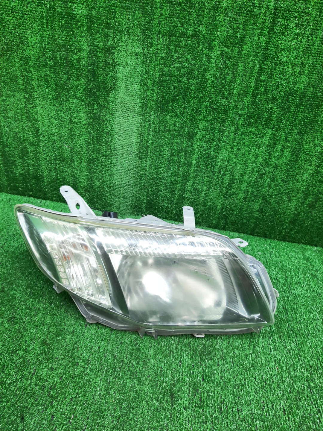 Фара правая передняя TOYOTA AXIO, COROLLA FIELDER, COROLLA  AXIO, FIELDER NZE141, NZE144, ZRE142, ZRE144, ZRE144G, ZRE142G, NZE144G, NZE141G 1 ракурс