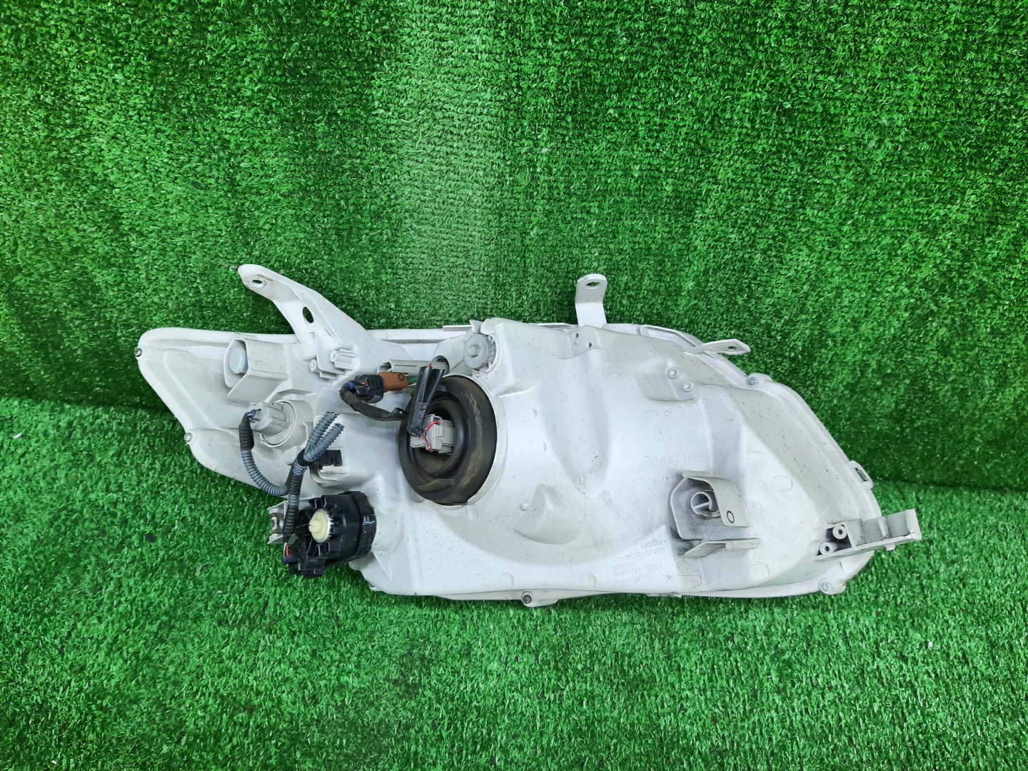 Фара левая передняя TOYOTA AXIO, COROLLA FIELDER, COROLLA  AXIO, FIELDER NZE141, NZE144, ZRE142, ZRE144, ZRE144G, ZRE142G, NZE144G, NZE141G 3 ракурс