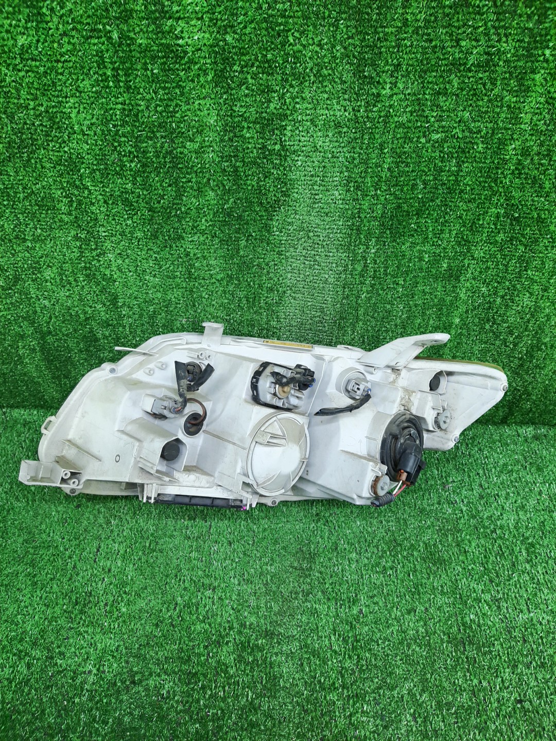 Фара правая передняя TOYOTA AXIO, COROLLA FIELDER, COROLLA  AXIO, FIELDER NZE141, NZE144, ZRE142, ZRE144, ZRE144G, ZRE142G, NZE144G, NZE141G 3 ракурс
