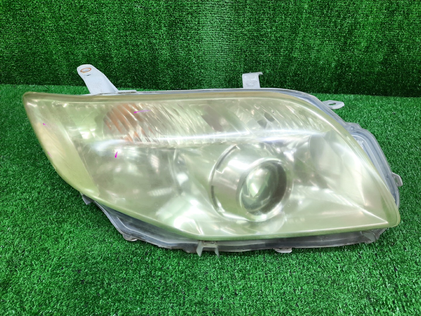 Фара правая передняя TOYOTA AXIO, COROLLA FIELDER, COROLLA  AXIO, FIELDER NZE141, NZE144, ZRE142, ZRE144, ZRE144G, ZRE142G, NZE144G, NZE141G 1 ракурс