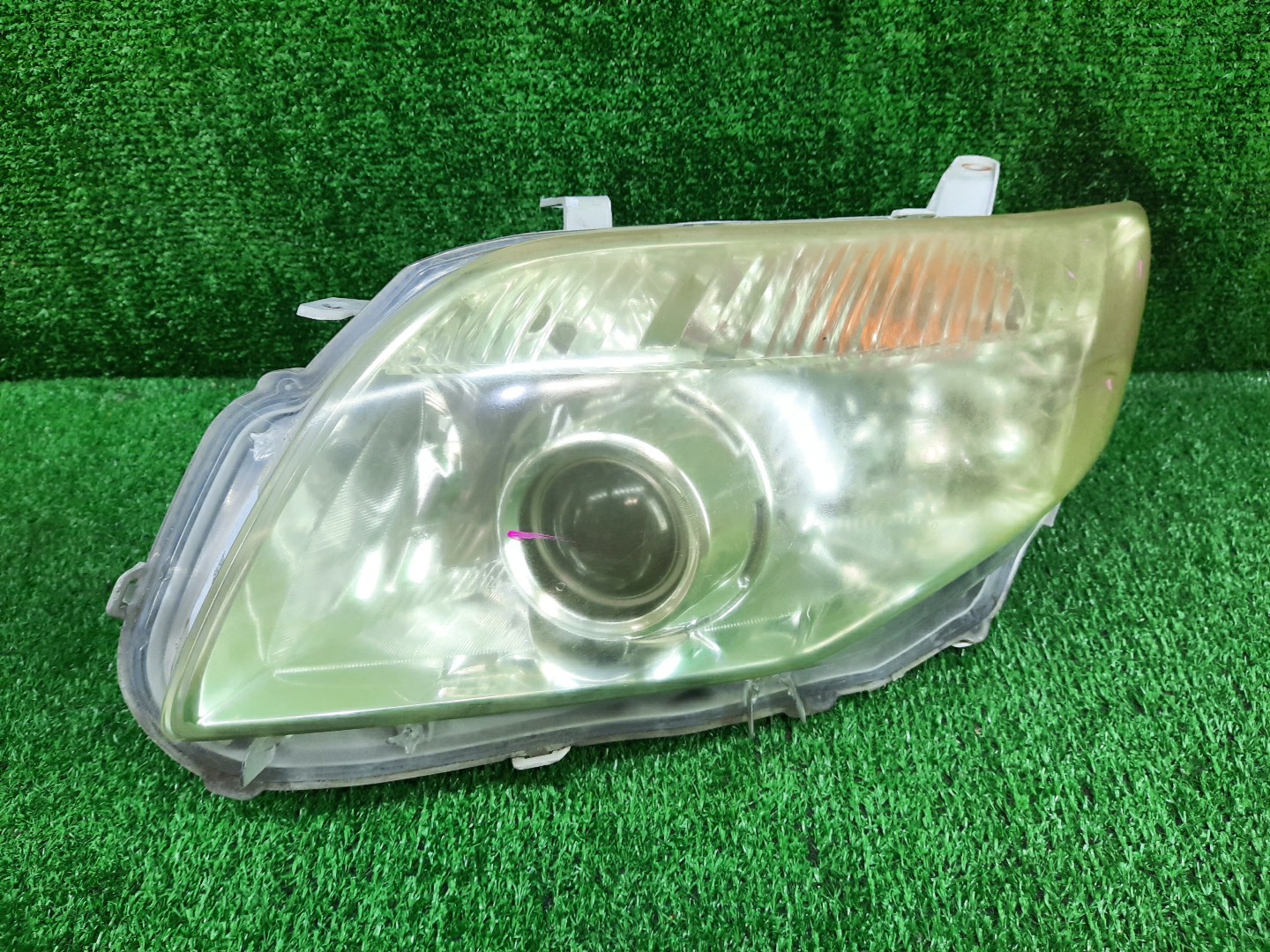 Фара левая передняя TOYOTA AXIO, COROLLA FIELDER, COROLLA AXIO, FIELDER NZE141, NZE144, ZRE142, ZRE144, ZRE144G, ZRE142G, NZE144G, NZE141G 1 ракурс Фара левая передняя TOYOTA AXIO, COROLLA FIELDER, COROLLA AXIO, FIELDER NZE141, NZE144, ZRE142, ZRE144, ZRE144G, ZRE142G, NZE144G, NZE141G 1 ракурс