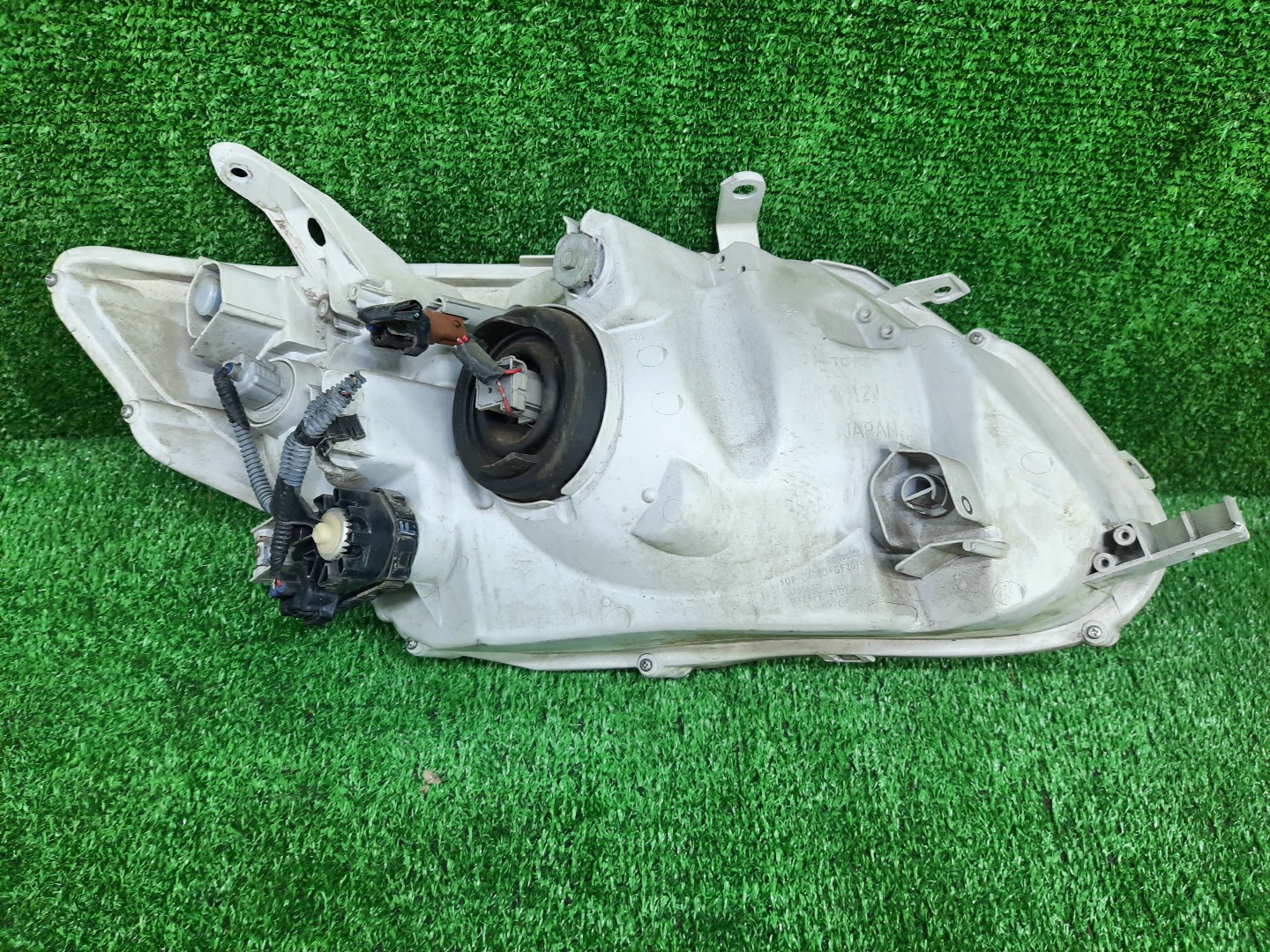 Фара левая передняя TOYOTA AXIO, COROLLA FIELDER, COROLLA AXIO, FIELDER NZE141, NZE144, ZRE142, ZRE144, ZRE144G, ZRE142G, NZE144G, NZE141G 3 ракурс Фара левая передняя TOYOTA AXIO, COROLLA FIELDER, COROLLA AXIO, FIELDER NZE141, NZE144, ZRE142, ZRE144, ZRE144G, ZRE142G, NZE144G, NZE141G 3 ракурс