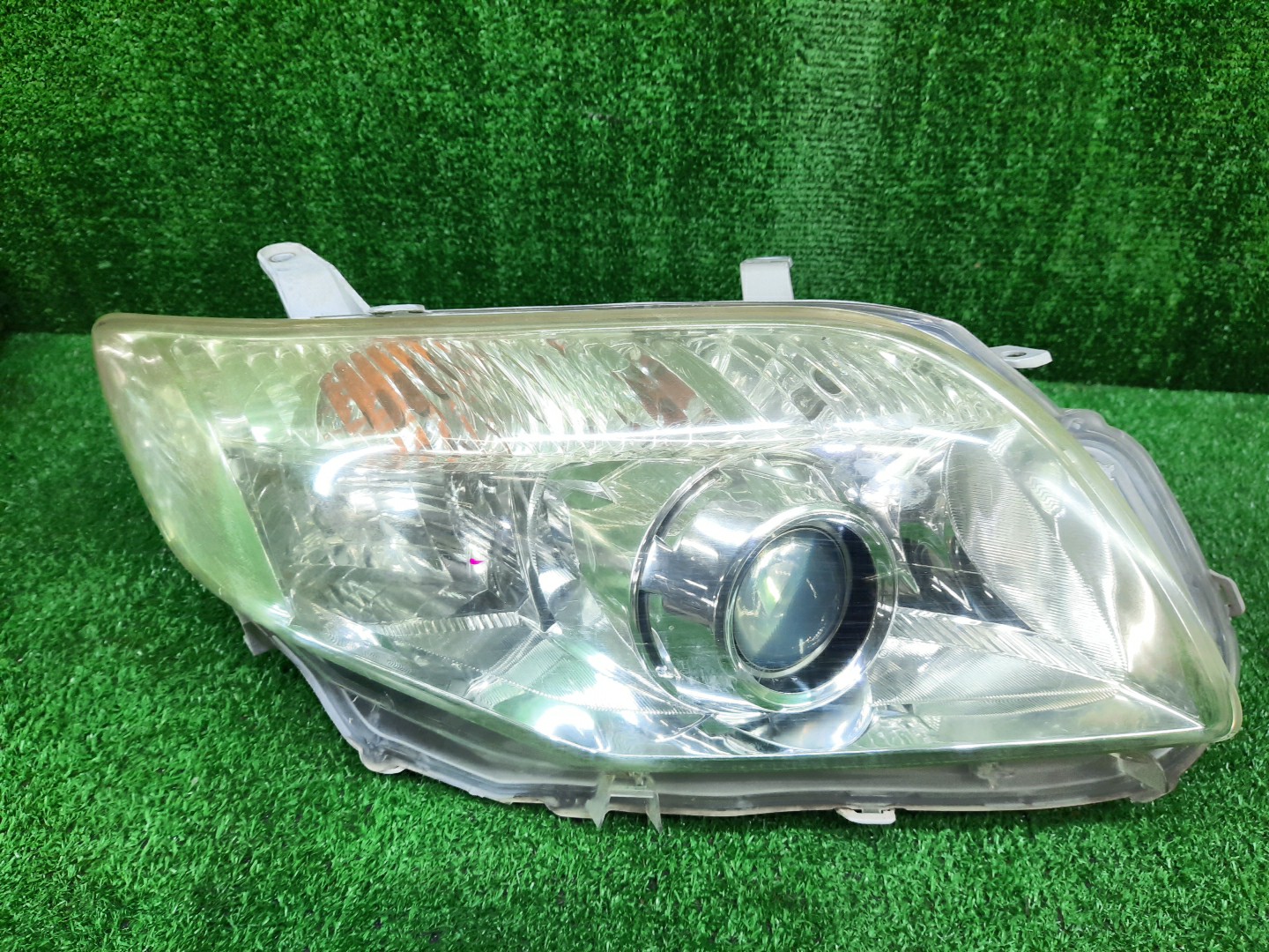 Фара правая передняя TOYOTA AXIO, COROLLA FIELDER, COROLLA  AXIO, FIELDER NZE141, NZE144, ZRE142, ZRE144, ZRE144G, ZRE142G, NZE144G, NZE141G 1 ракурс