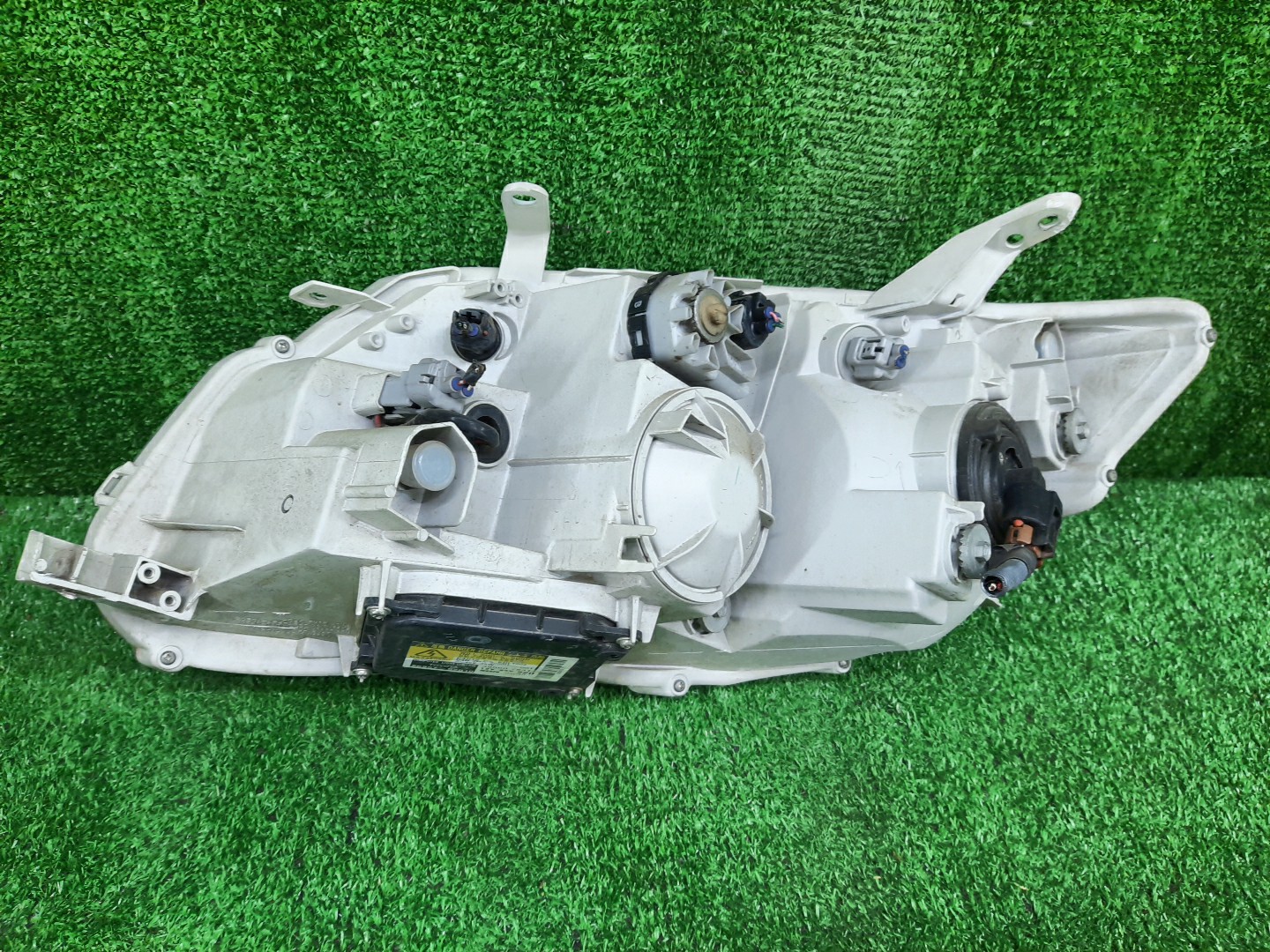 Фара правая передняя TOYOTA AXIO, COROLLA FIELDER, COROLLA  AXIO, FIELDER NZE141, NZE144, ZRE142, ZRE144, ZRE144G, ZRE142G, NZE144G, NZE141G 3 ракурс