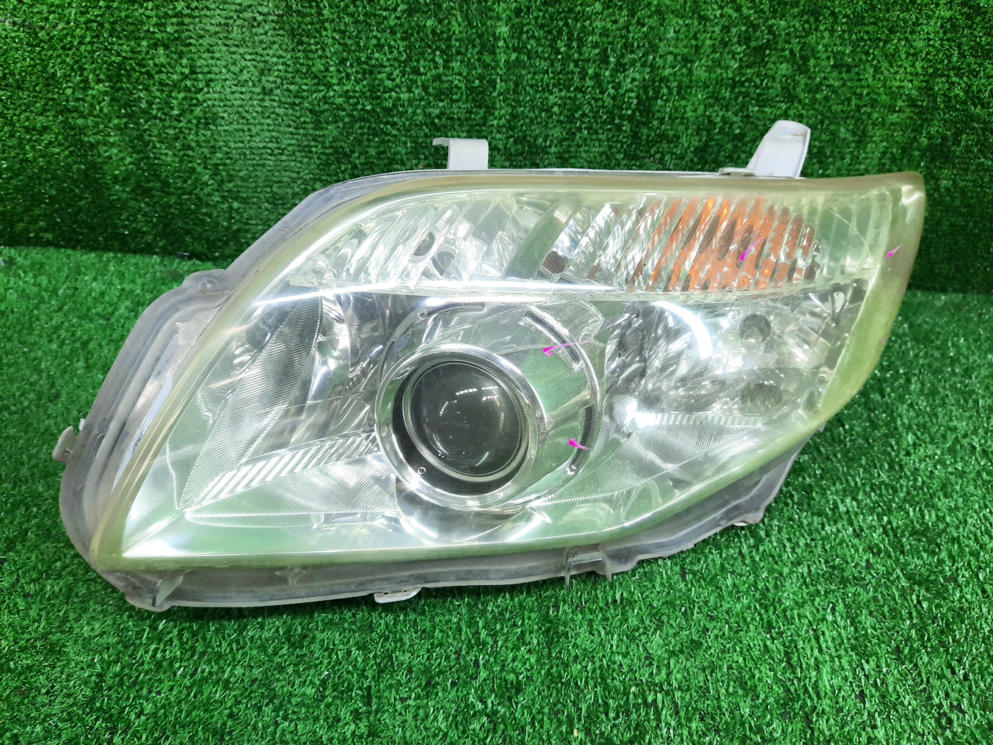 Фара левая передняя TOYOTA AXIO, COROLLA FIELDER, COROLLA AXIO, FIELDER NZE141, NZE144, ZRE142, ZRE144, ZRE144G, ZRE142G, NZE144G, NZE141G 1 ракурс Фара левая передняя TOYOTA AXIO, COROLLA FIELDER, COROLLA AXIO, FIELDER NZE141, NZE144, ZRE142, ZRE144, ZRE144G, ZRE142G, NZE144G, NZE141G 1 ракурс