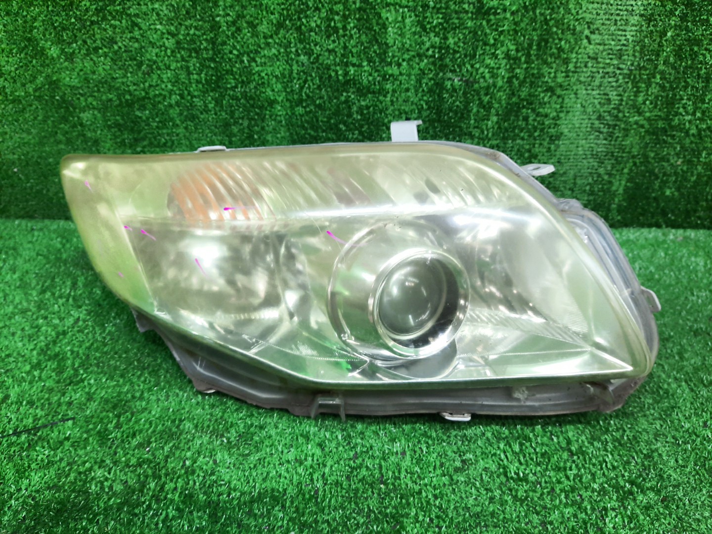 Фара правая передняя TOYOTA AXIO, COROLLA FIELDER, COROLLA  AXIO, FIELDER NZE141, NZE144, ZRE142, ZRE144, ZRE144G, ZRE142G, NZE144G, NZE141G 1 ракурс