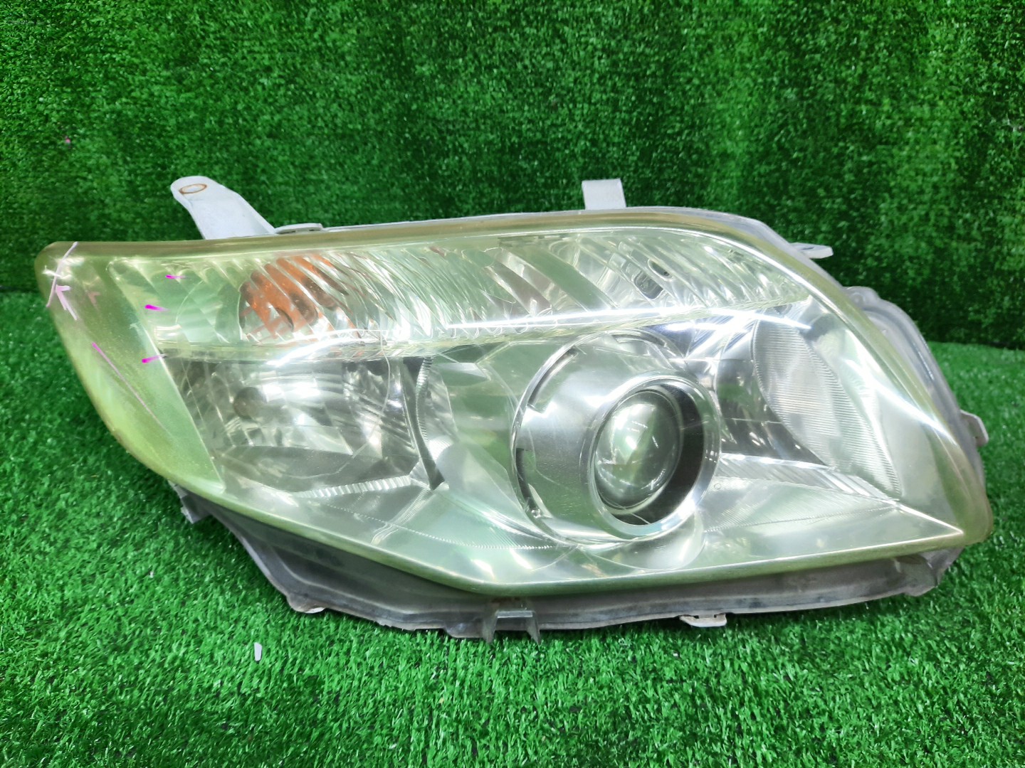 Фара правая передняя TOYOTA AXIO, COROLLA FIELDER, COROLLA  AXIO, FIELDER NZE141, NZE144, ZRE142, ZRE144, ZRE144G, ZRE142G, NZE144G, NZE141G 1 ракурс