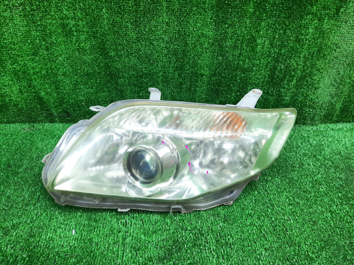 Фара левая передняя TOYOTA AXIO, COROLLA FIELDER, COROLLA AXIO, FIELDER NZE141, NZE144, ZRE142, ZRE144, ZRE144G, ZRE142G, NZE144G, NZE141G 1 ракурс Фара левая передняя TOYOTA AXIO, COROLLA FIELDER, COROLLA AXIO, FIELDER NZE141, NZE144, ZRE142, ZRE144, ZRE144G, ZRE142G, NZE144G, NZE141G 1 ракурс